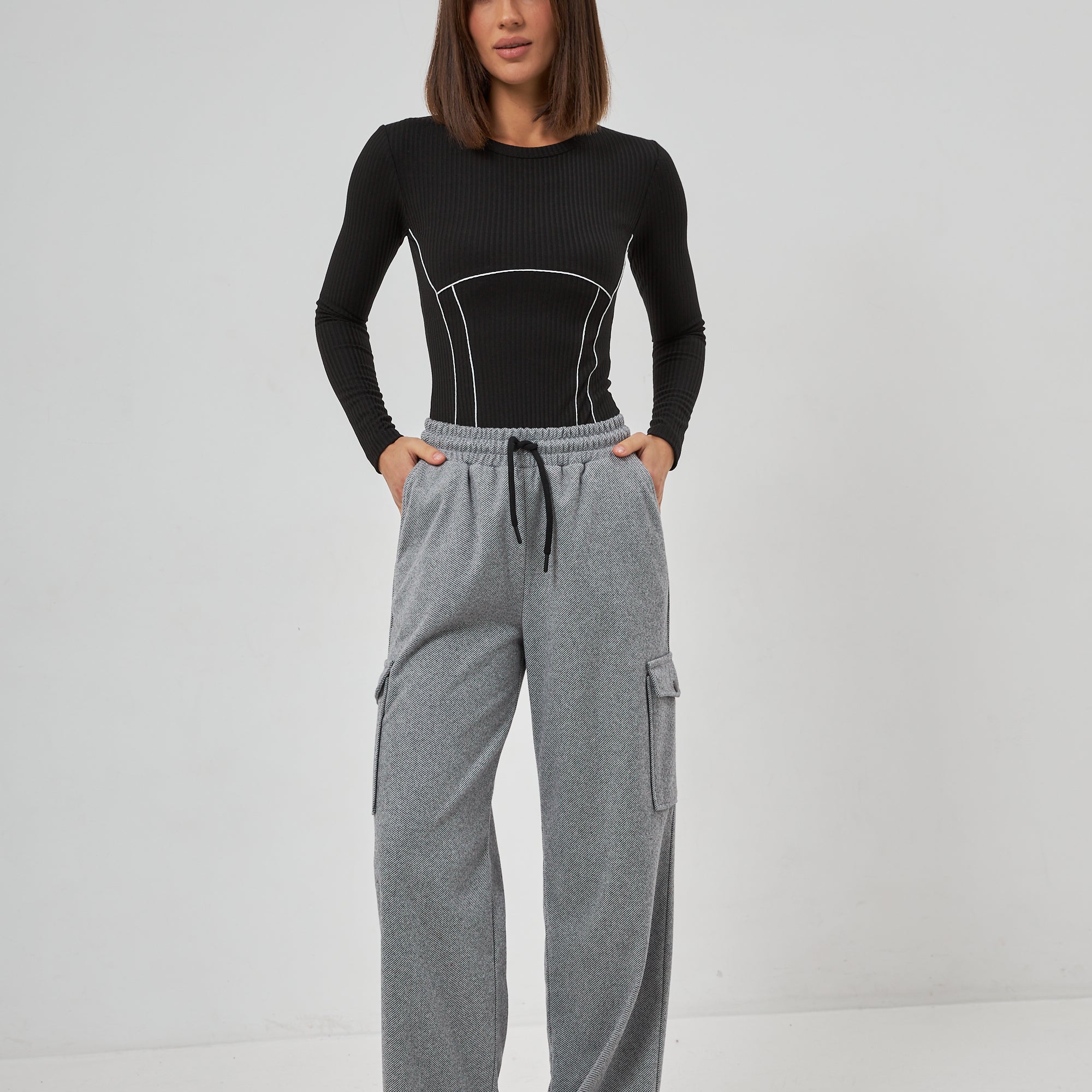 Брюки с накладними кишенями