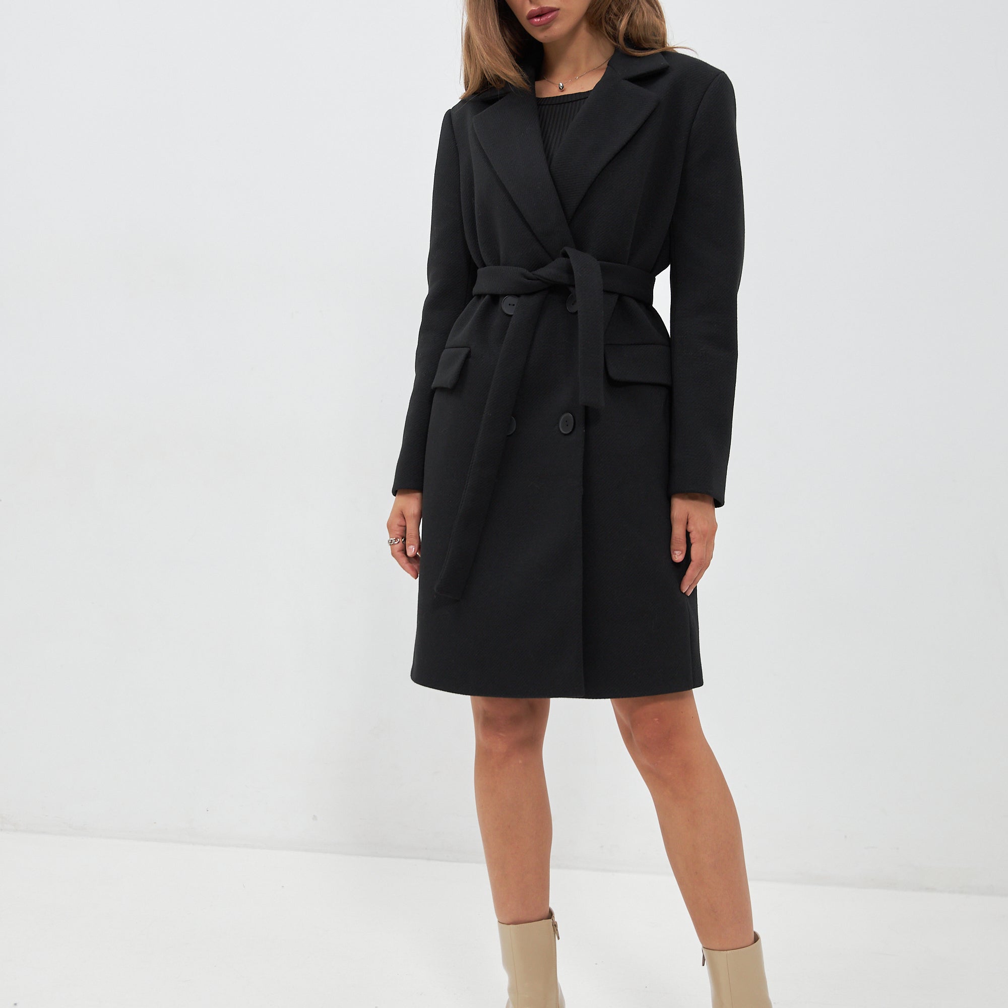 Пальто вкорочене з гудзиками