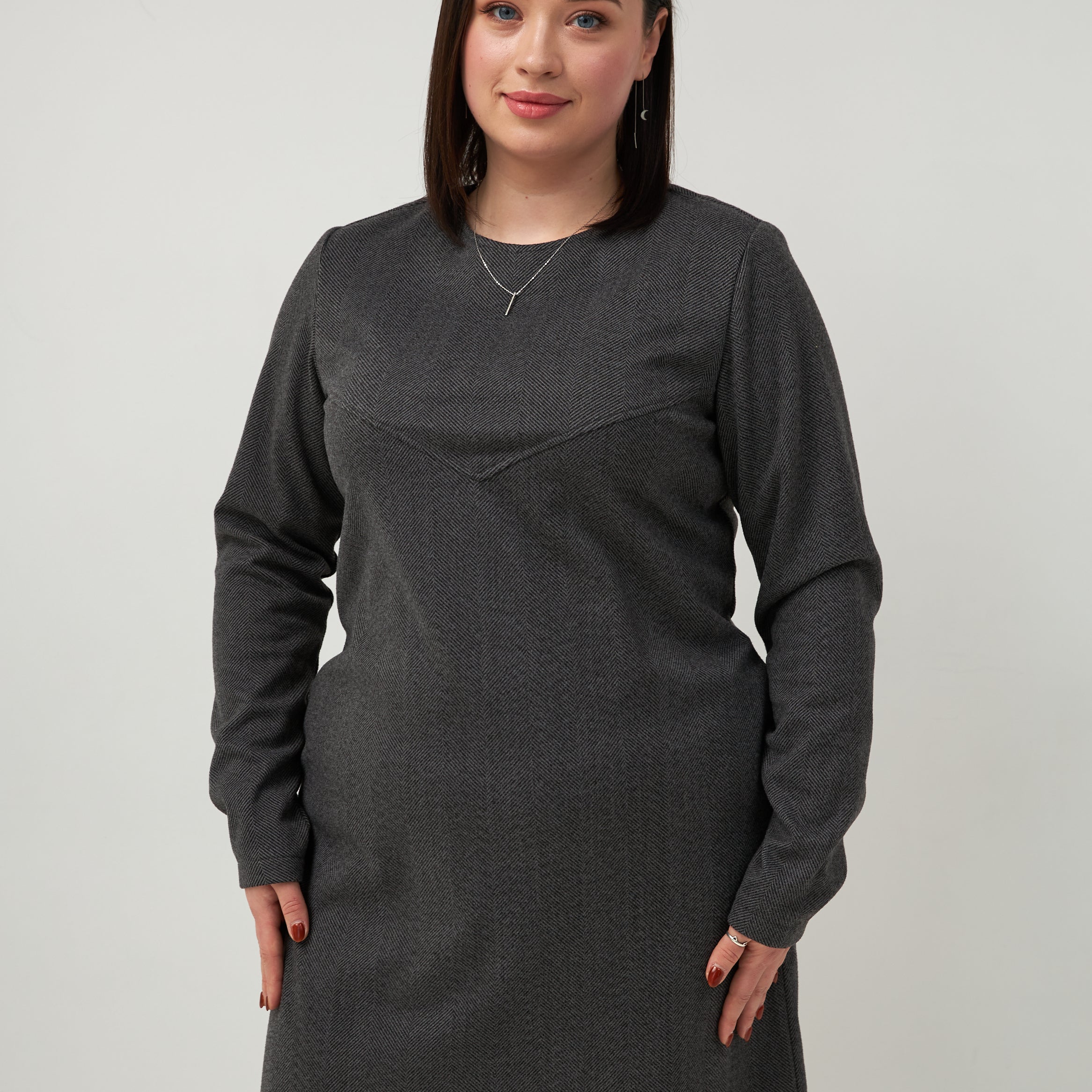 Сукня з декоративними строчками