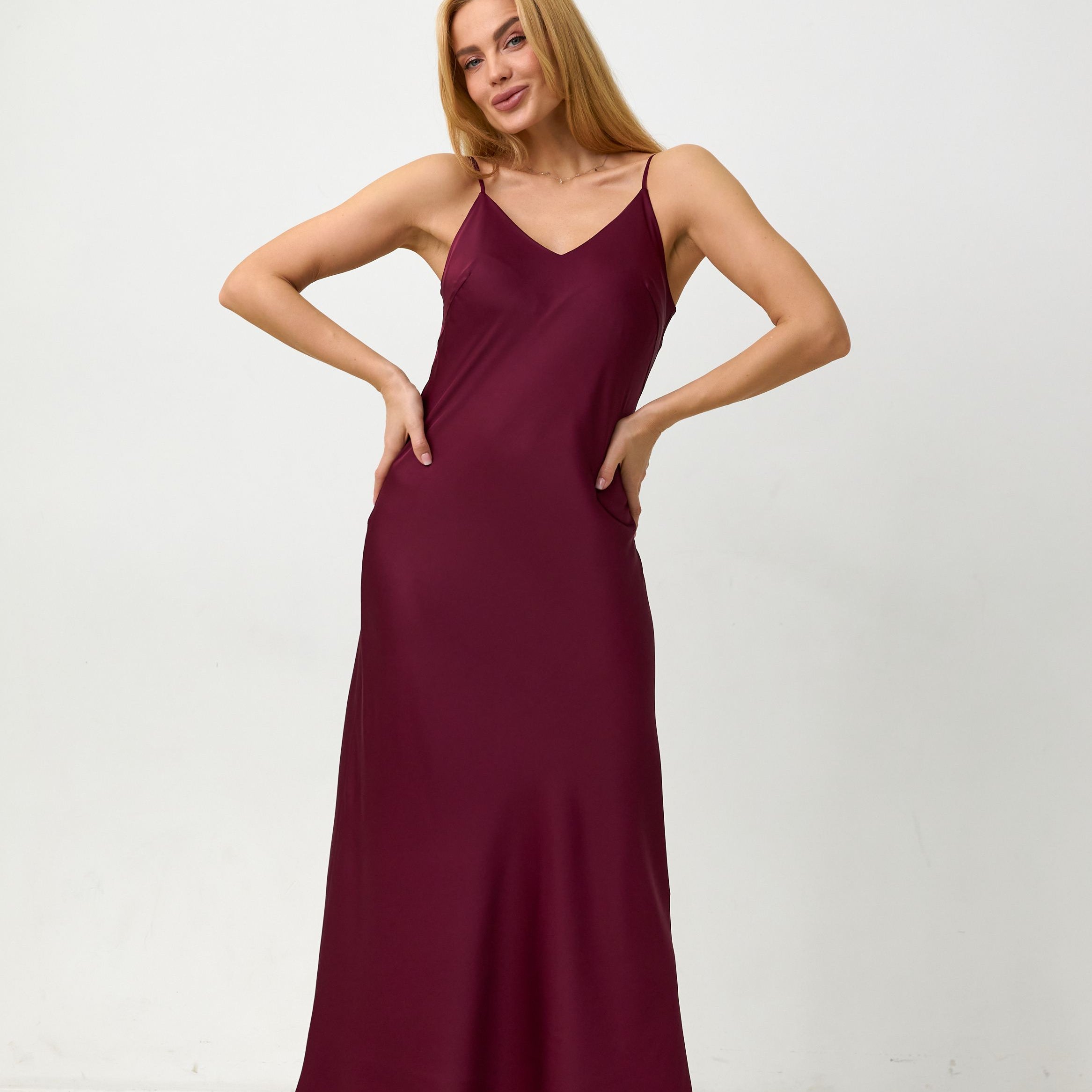 Сарафан на тонких бретелях з атласу