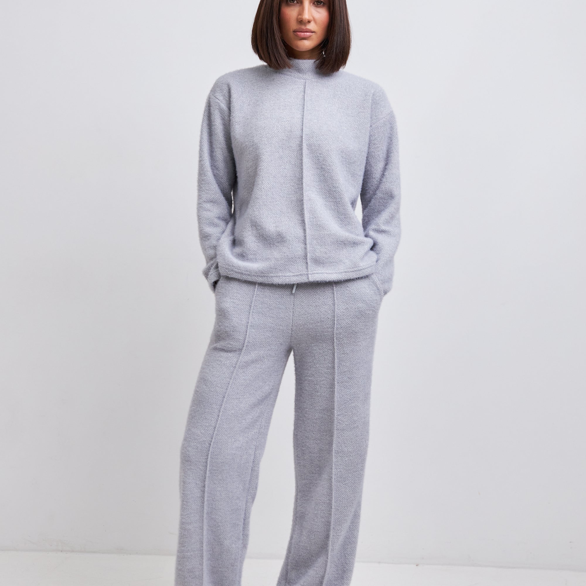 Брюки з альпаки і строчкою