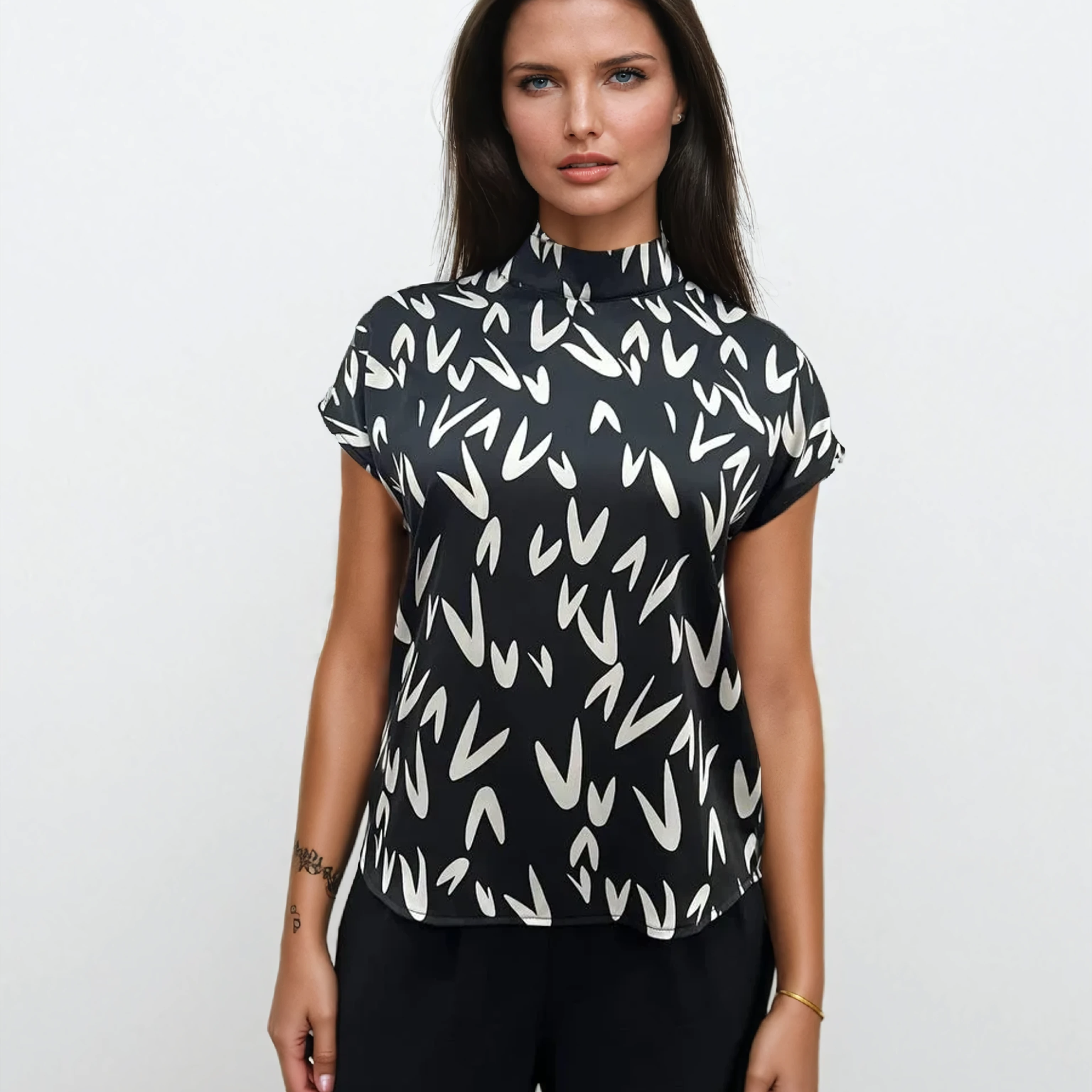 Блуза зі спущеним плечем