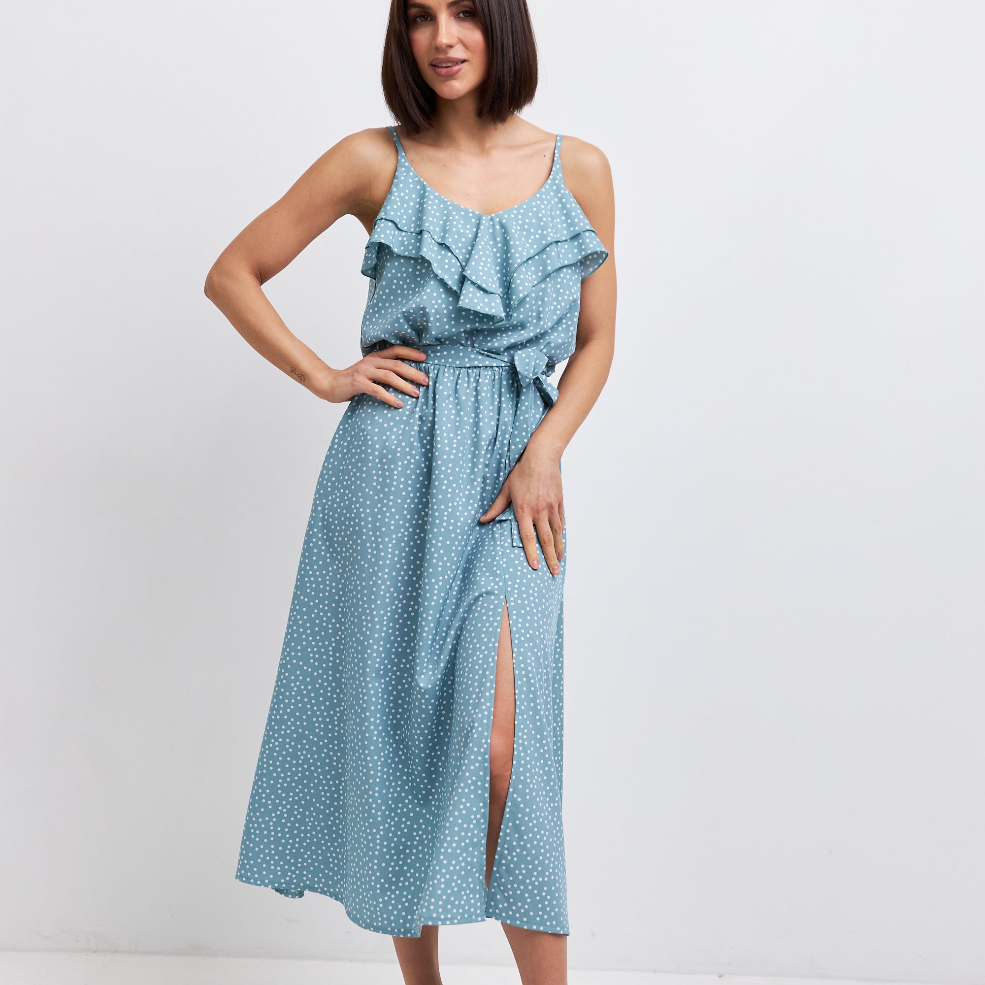 Сарафан на тонких бретелях з воланами