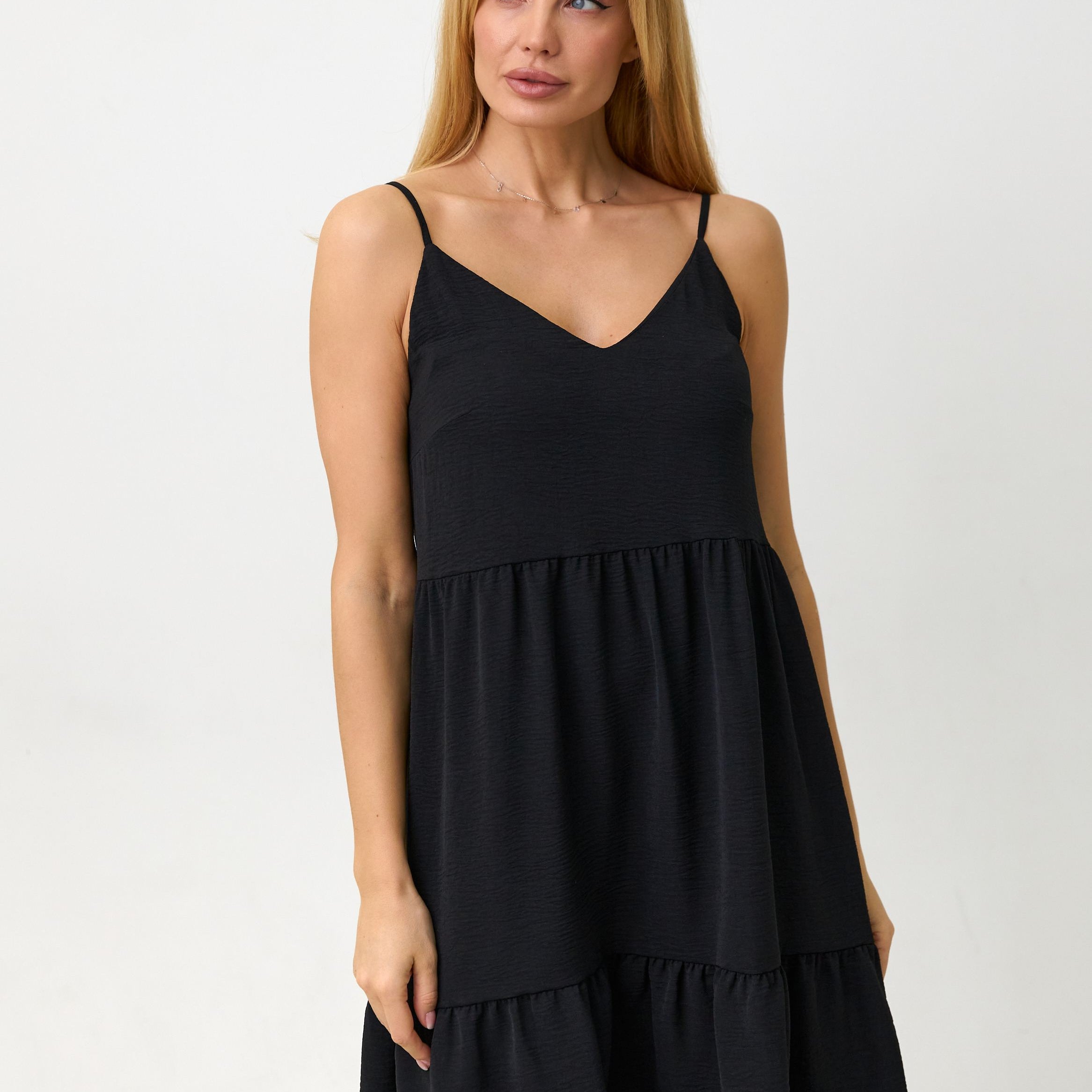 Сарафан в стилі бохо на тонких бретелях