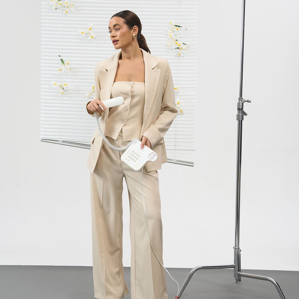 Брюки з стрілками і кишенями