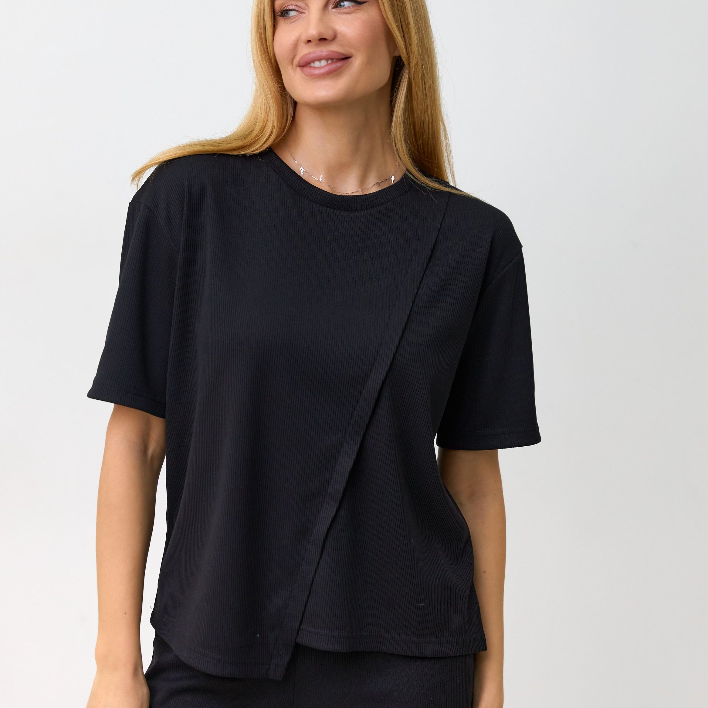 Футболка з асиметрією