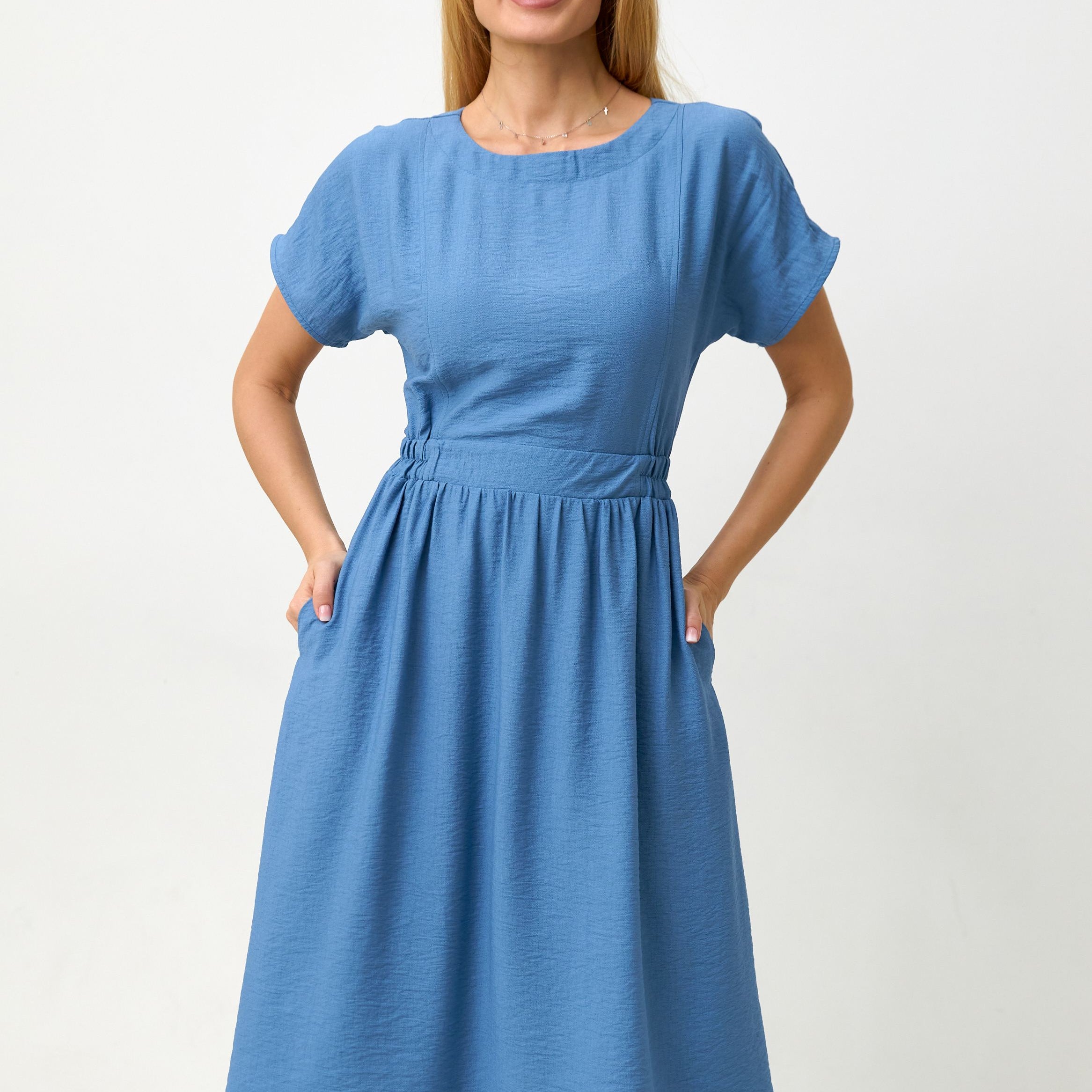 Сукня з льону жатки і гудзиками по спині