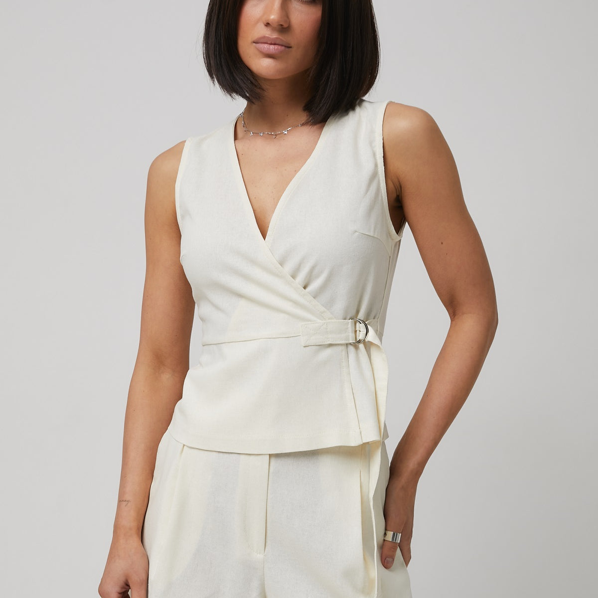 Жилет з льону на запах