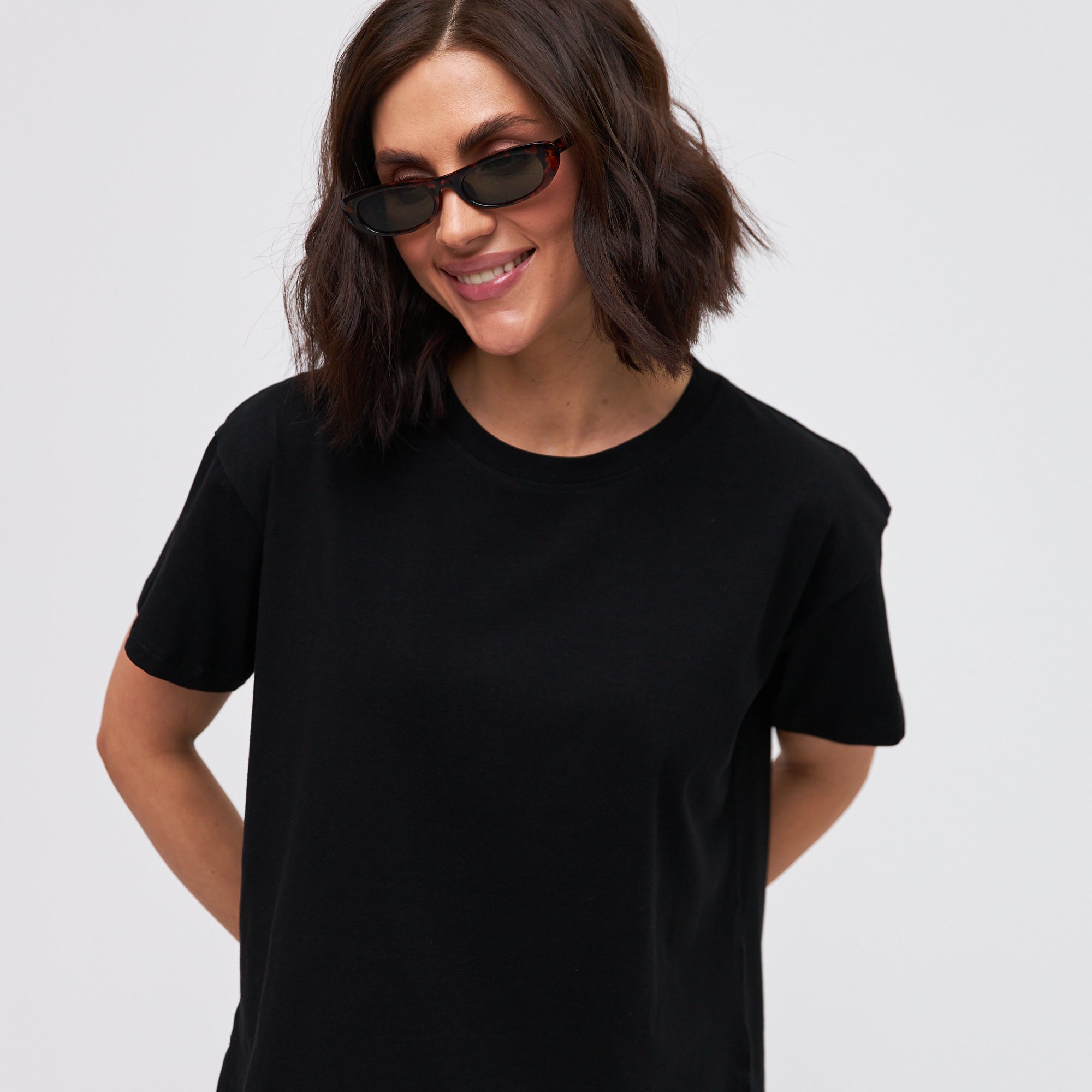 Футболка з розрізами