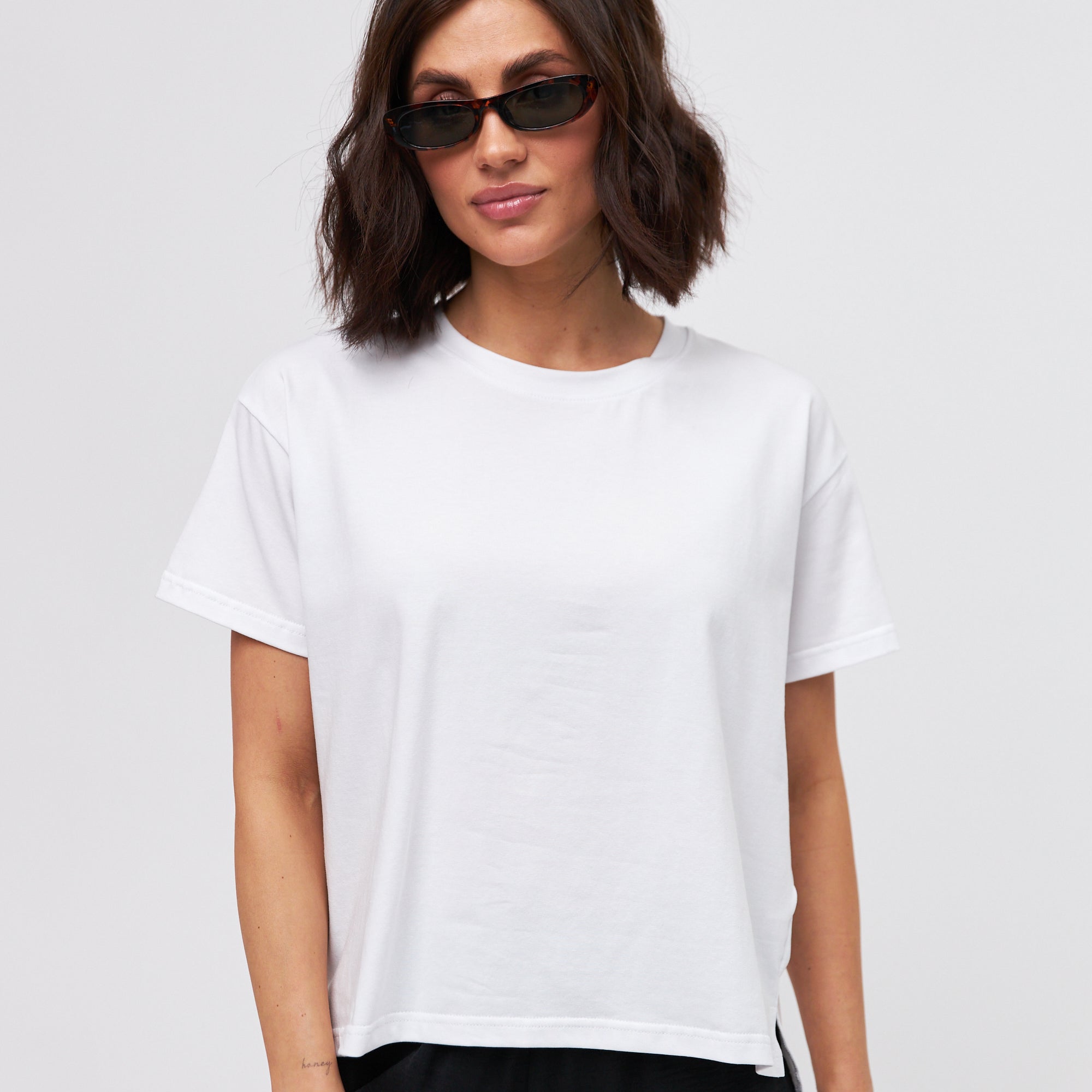 Футболка з розрізами