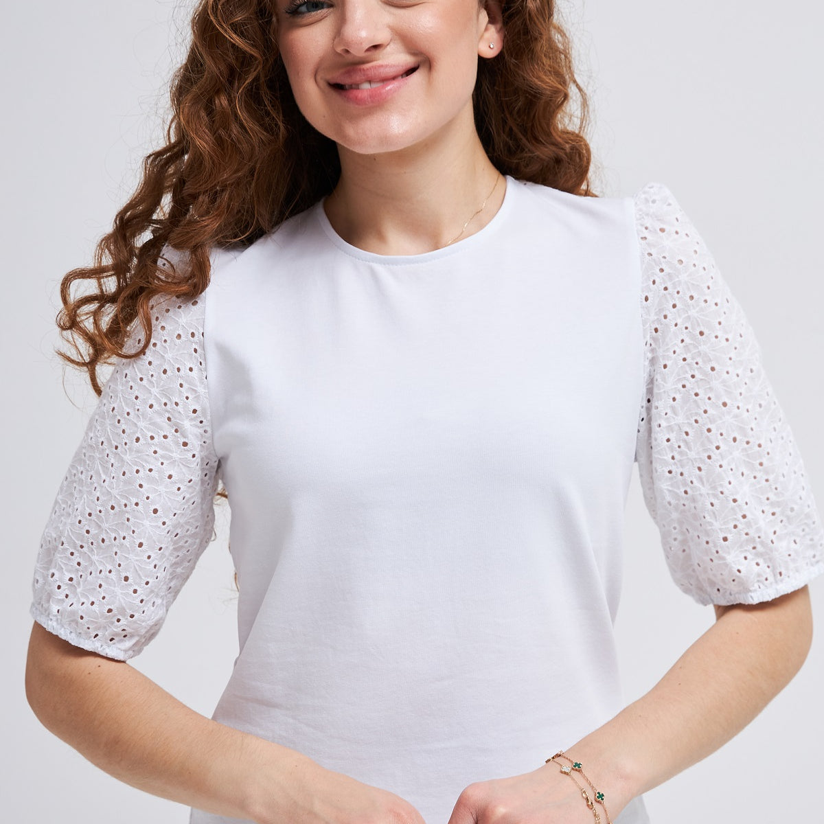Блуза з ажурними рукавами