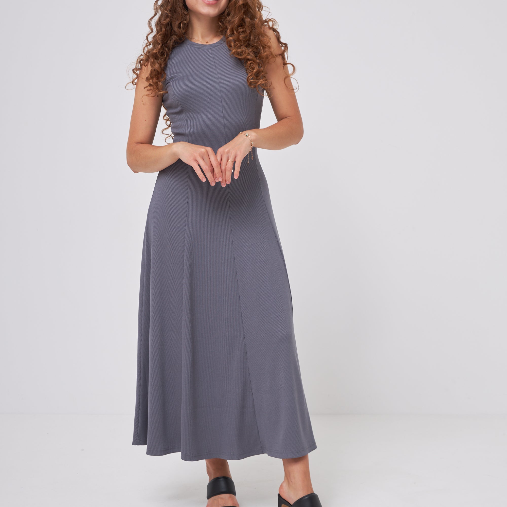 Сукня з декоративними швами із рубчика