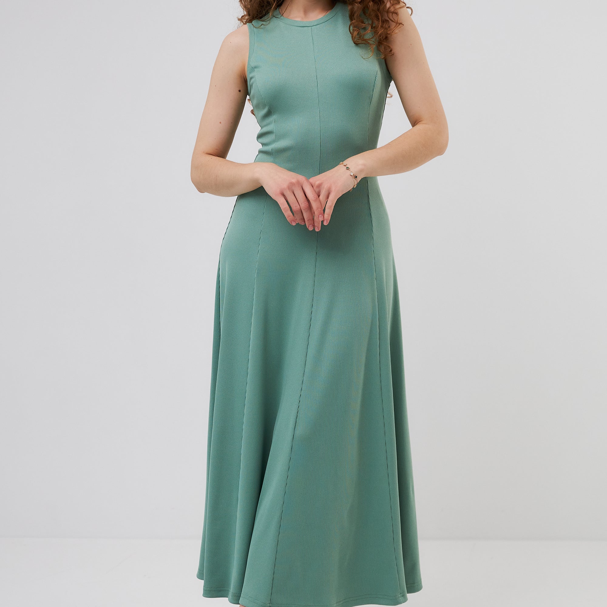 Сукня з декоративними швами із рубчика