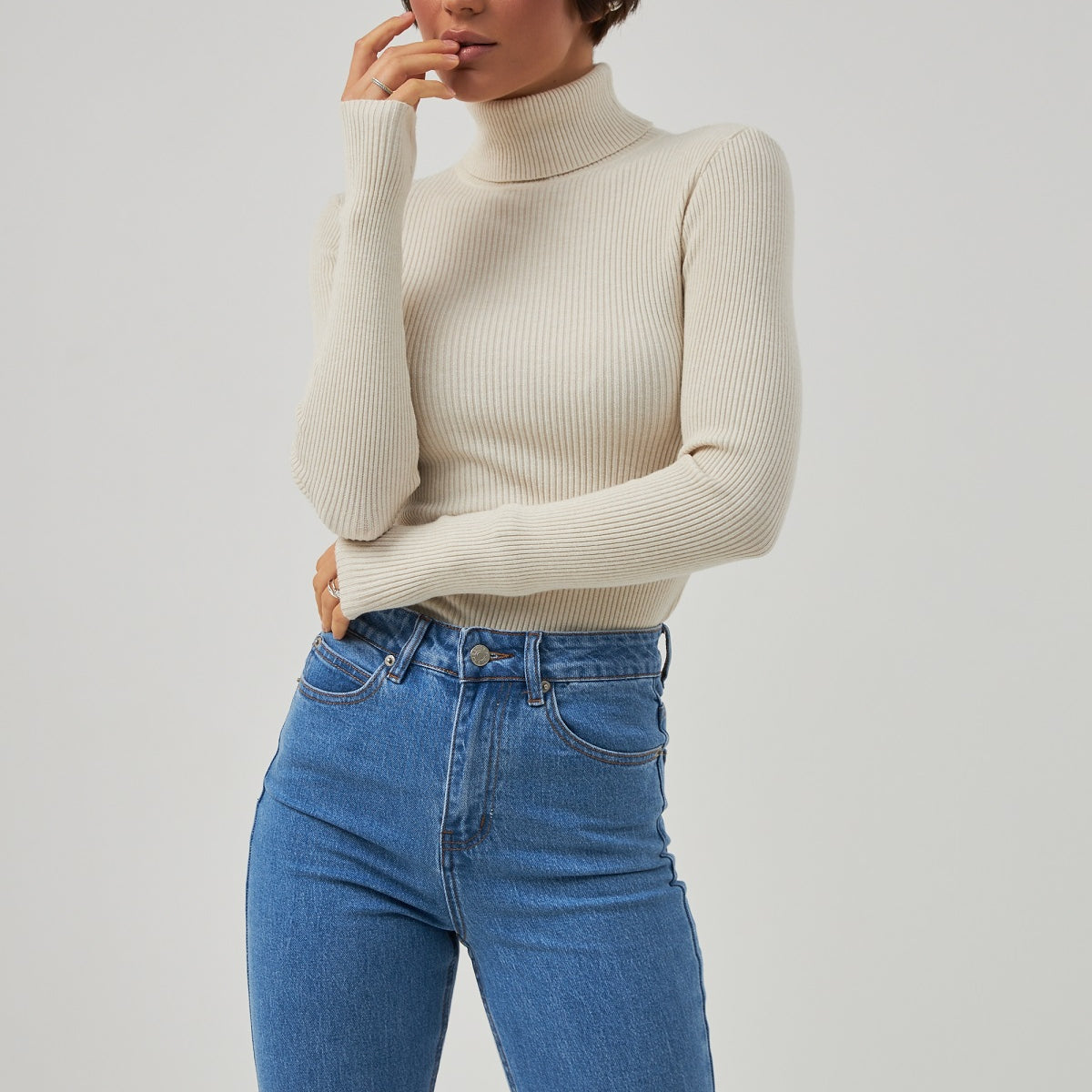 Гольф в'язаний з воротом