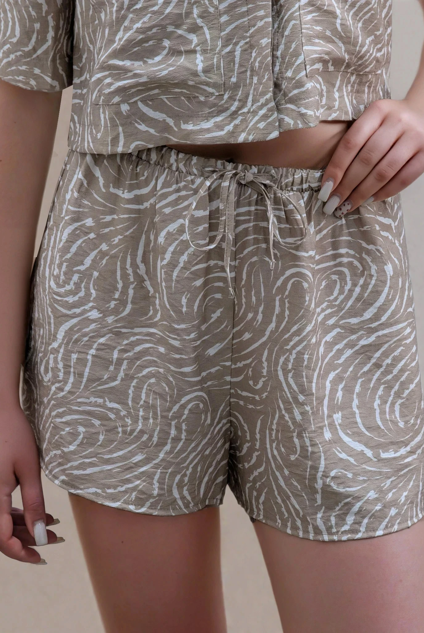 Бежевий(білі розводи)