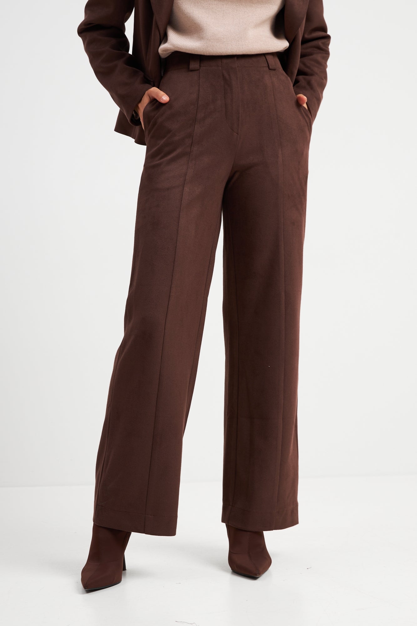 Коричневий (шоколадний)