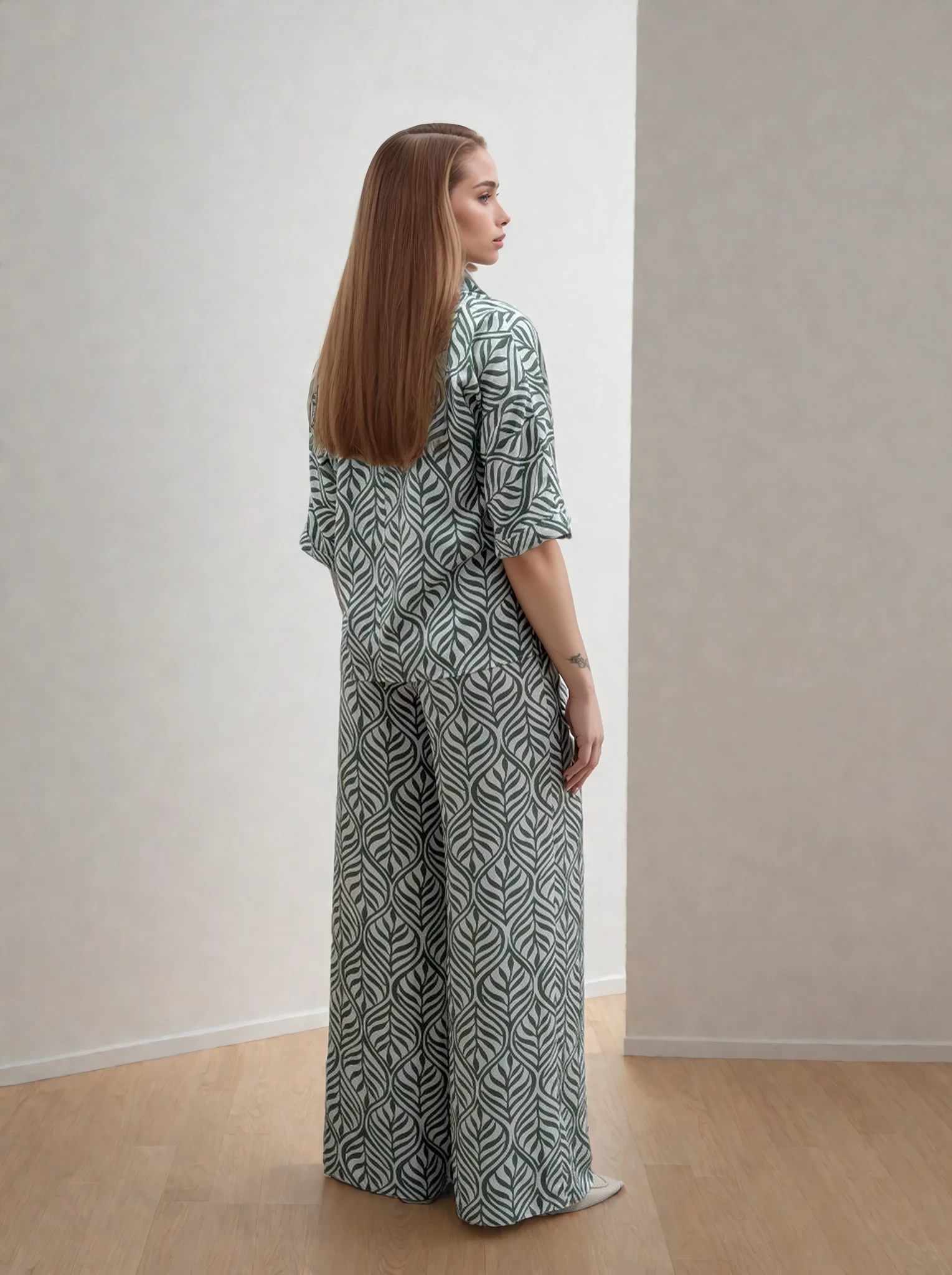 Чорний (біле листя)