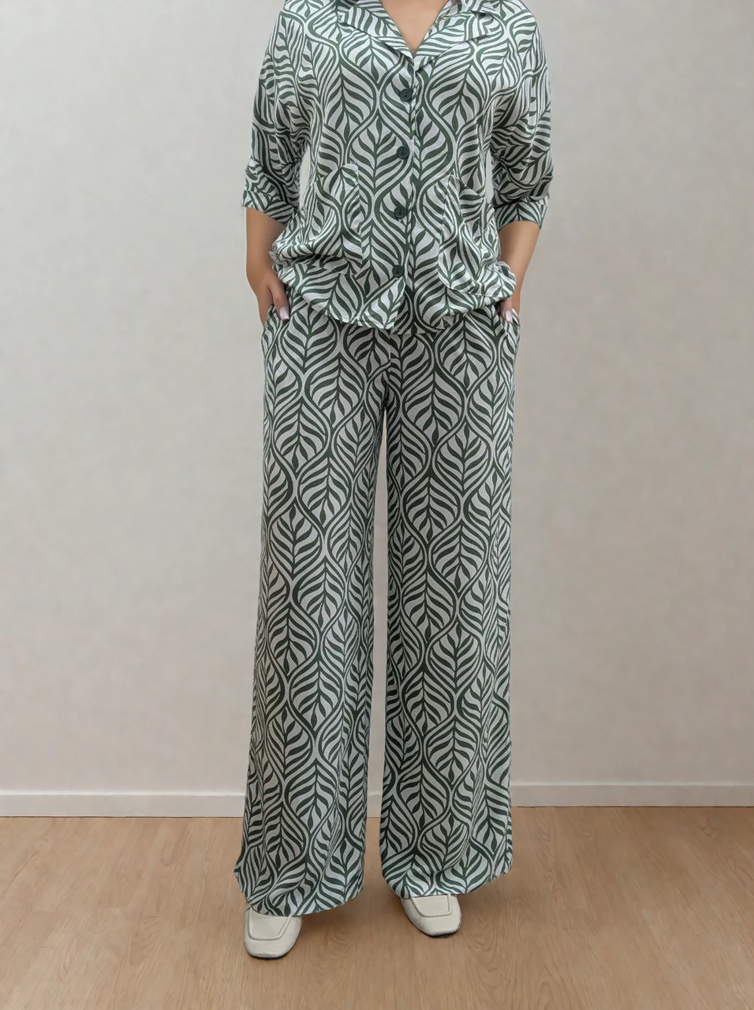 Білий (зелені листя)