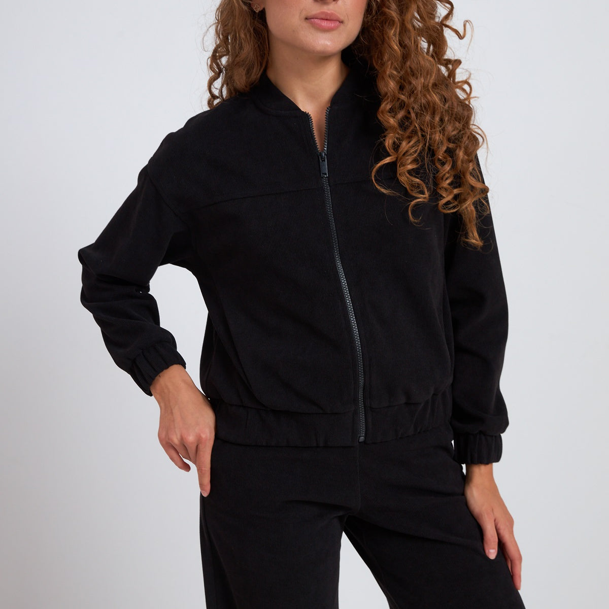 Бомбер на блискавці