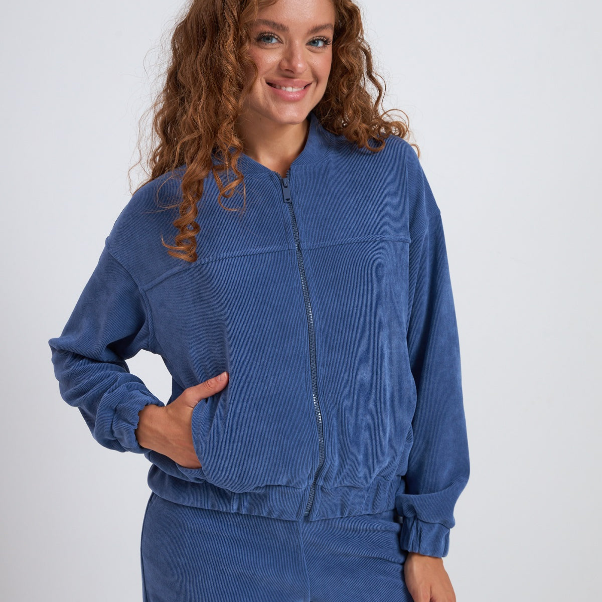 Бомбер на блискавці