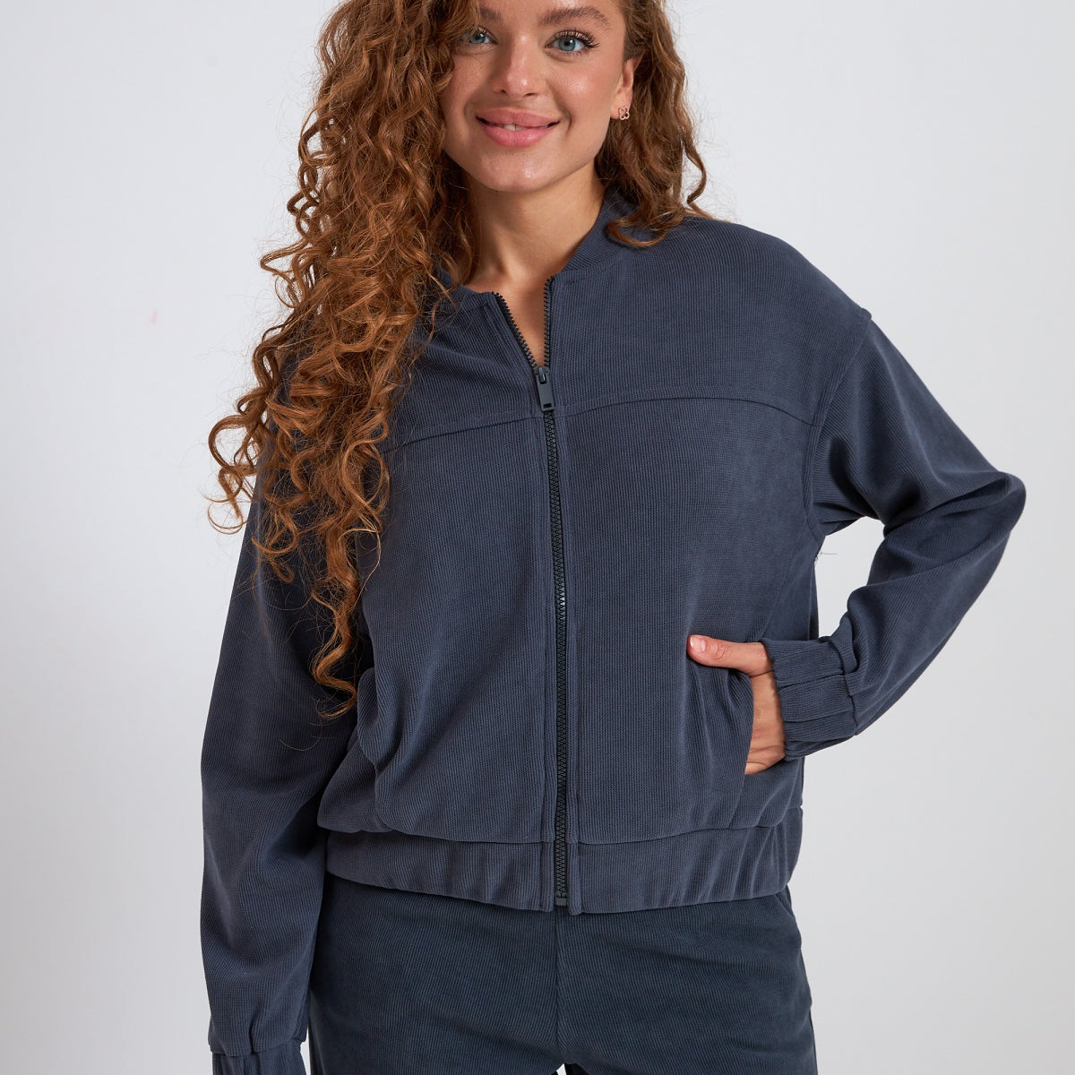 Бомбер на блискавці