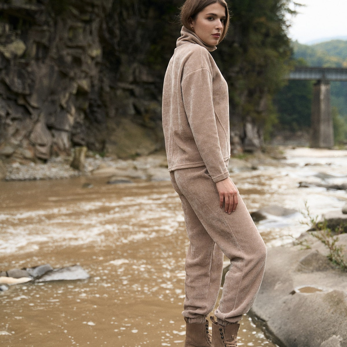 Штани з велюру