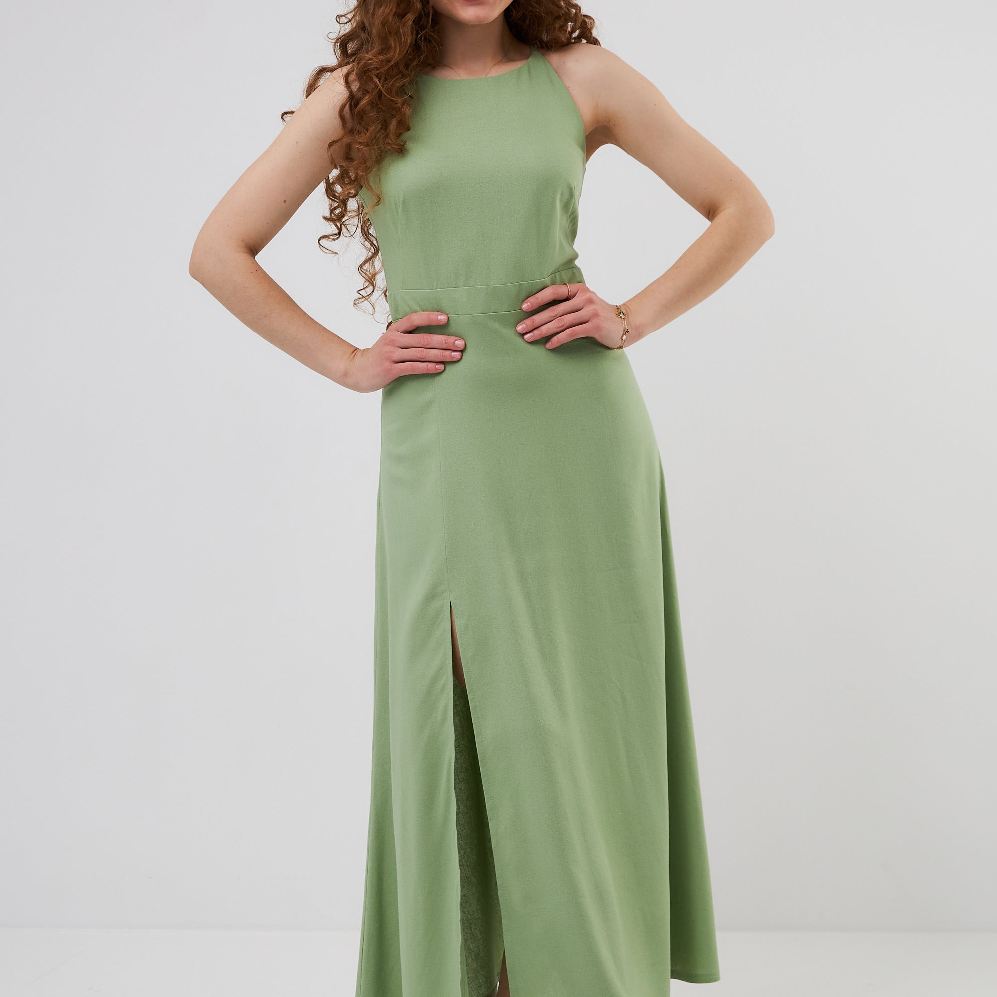 Сукня максі на бретелях з льону