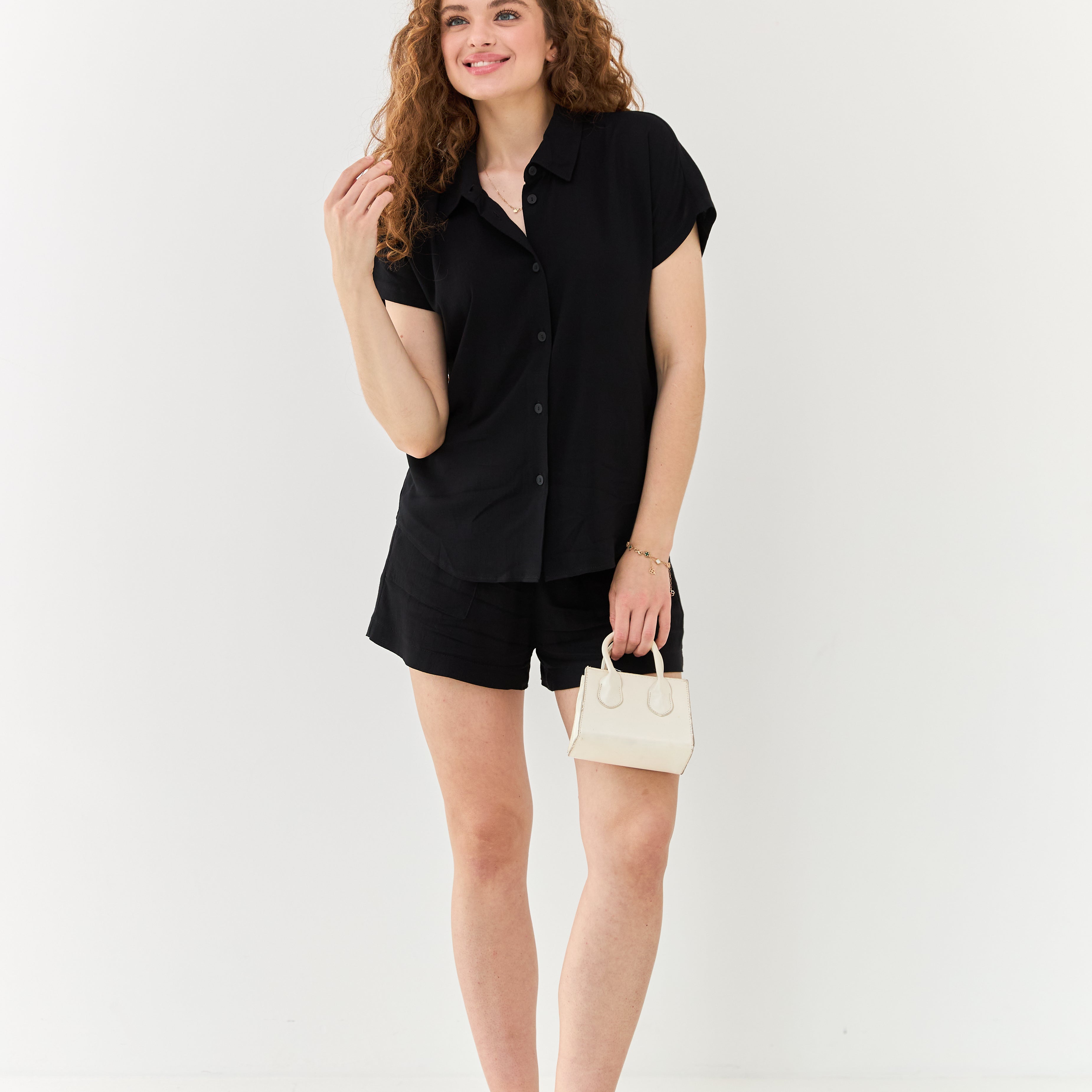 Шорти з накладними кишенями