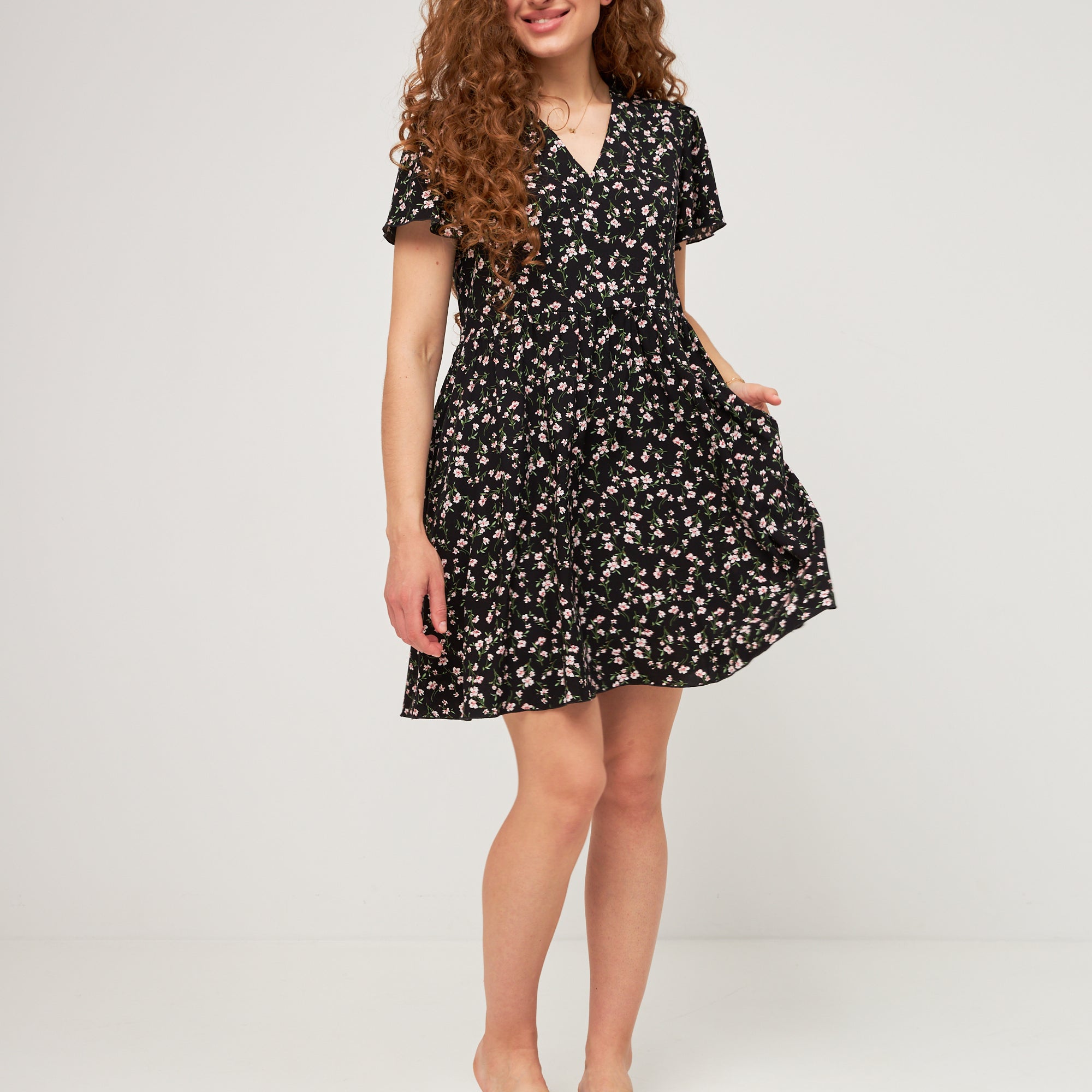 Сукня міні з V-вирізом