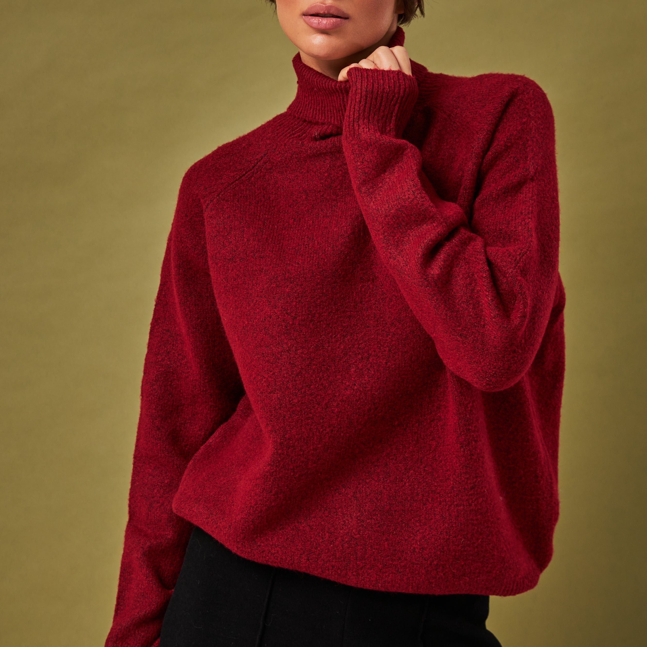 Светр реглан з горлом