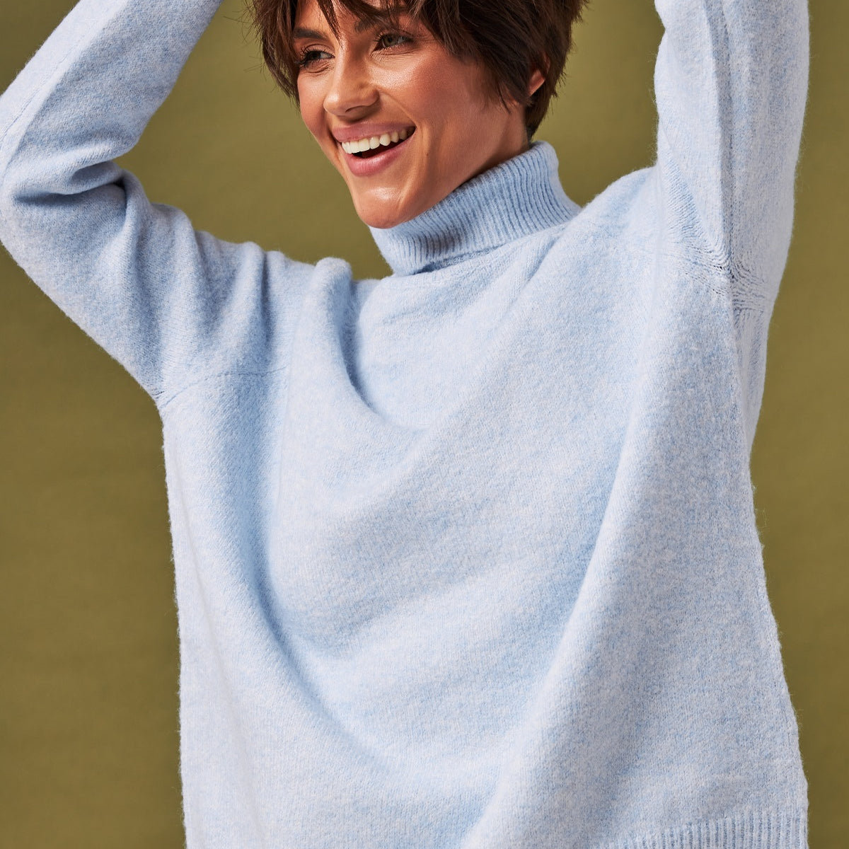 Светр реглан з горлом