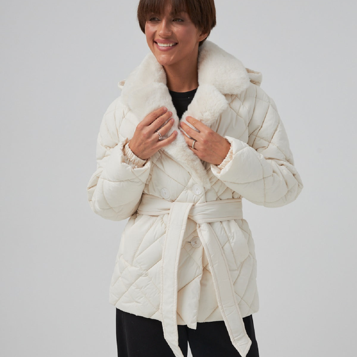 Куртка з відкладним коміром та хутром