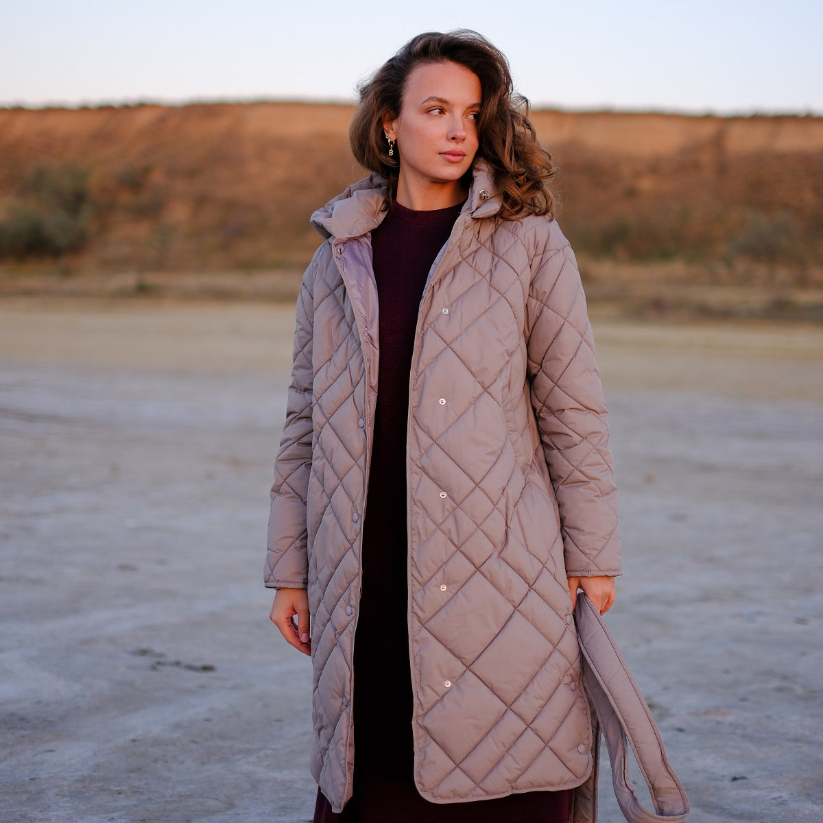 Куртка подовжена з паском та капюшоном