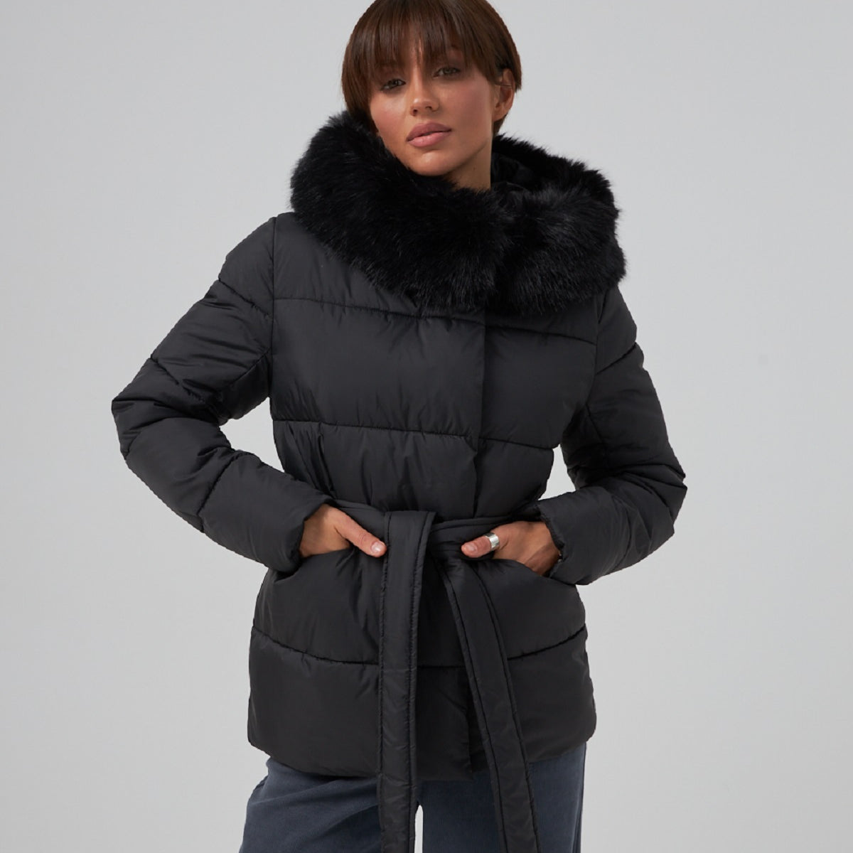 Куртка з хутром на капюшоні