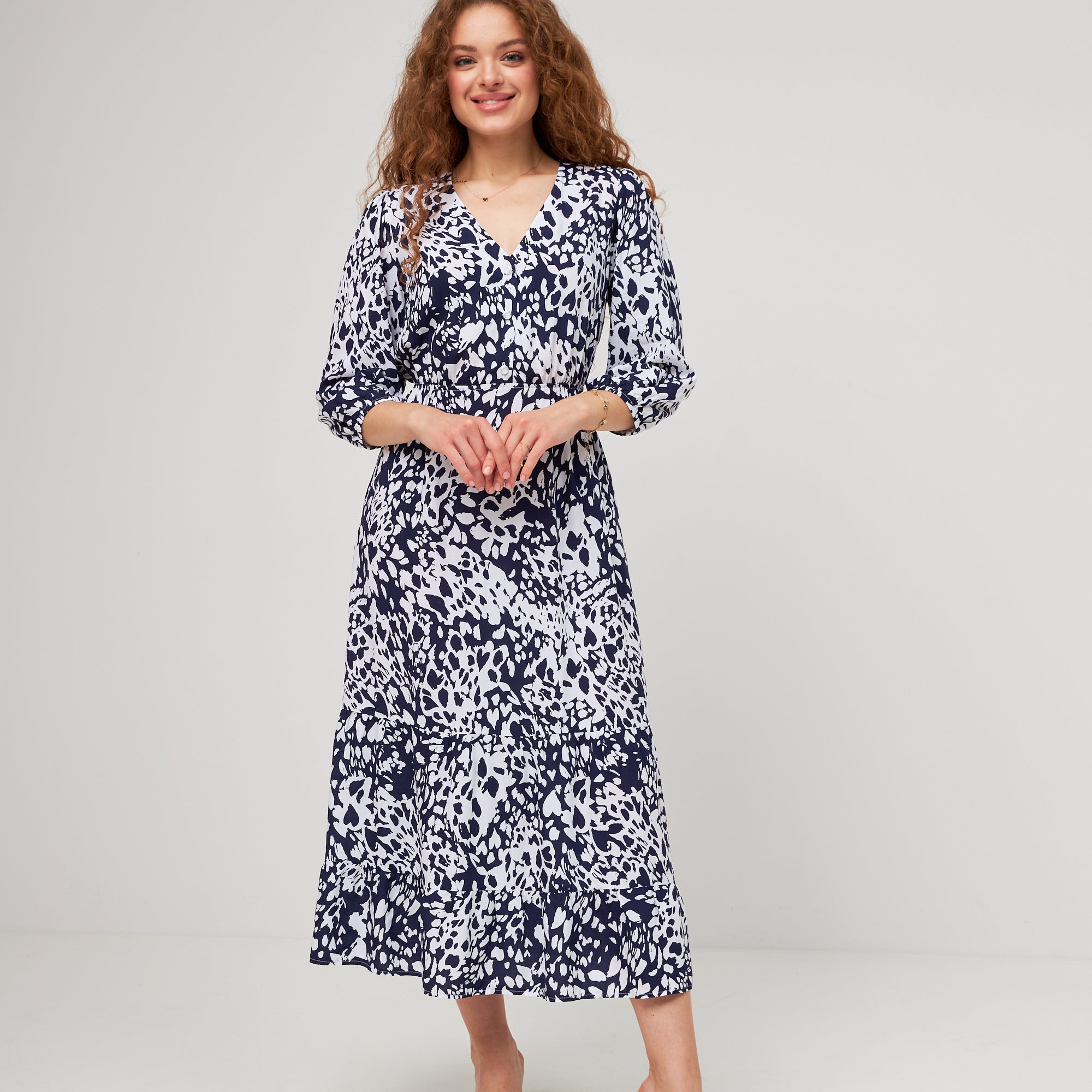 Сукня триярусна з гудзиками