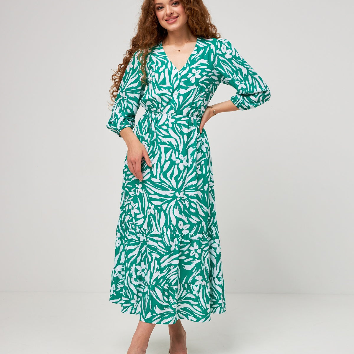 Сукня максі триярусна з ґудзиками