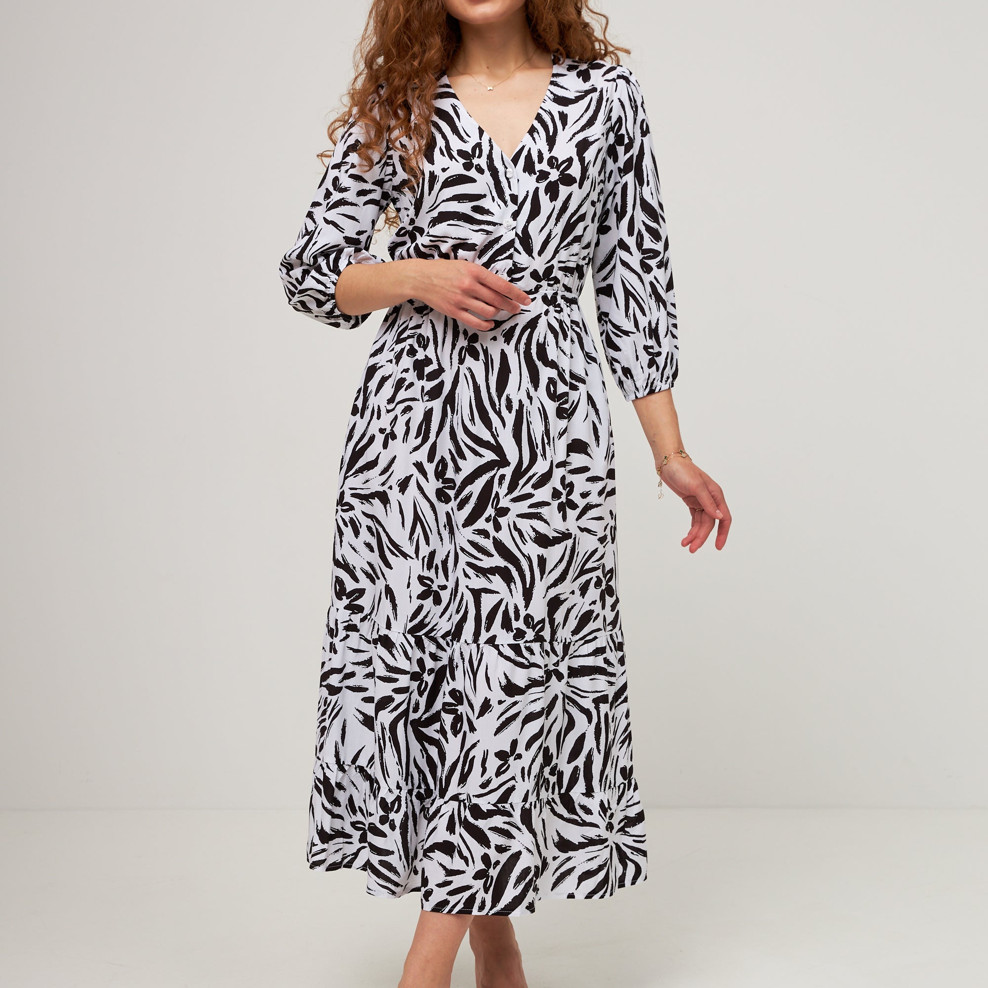 Сукня триярусна з гудзиками