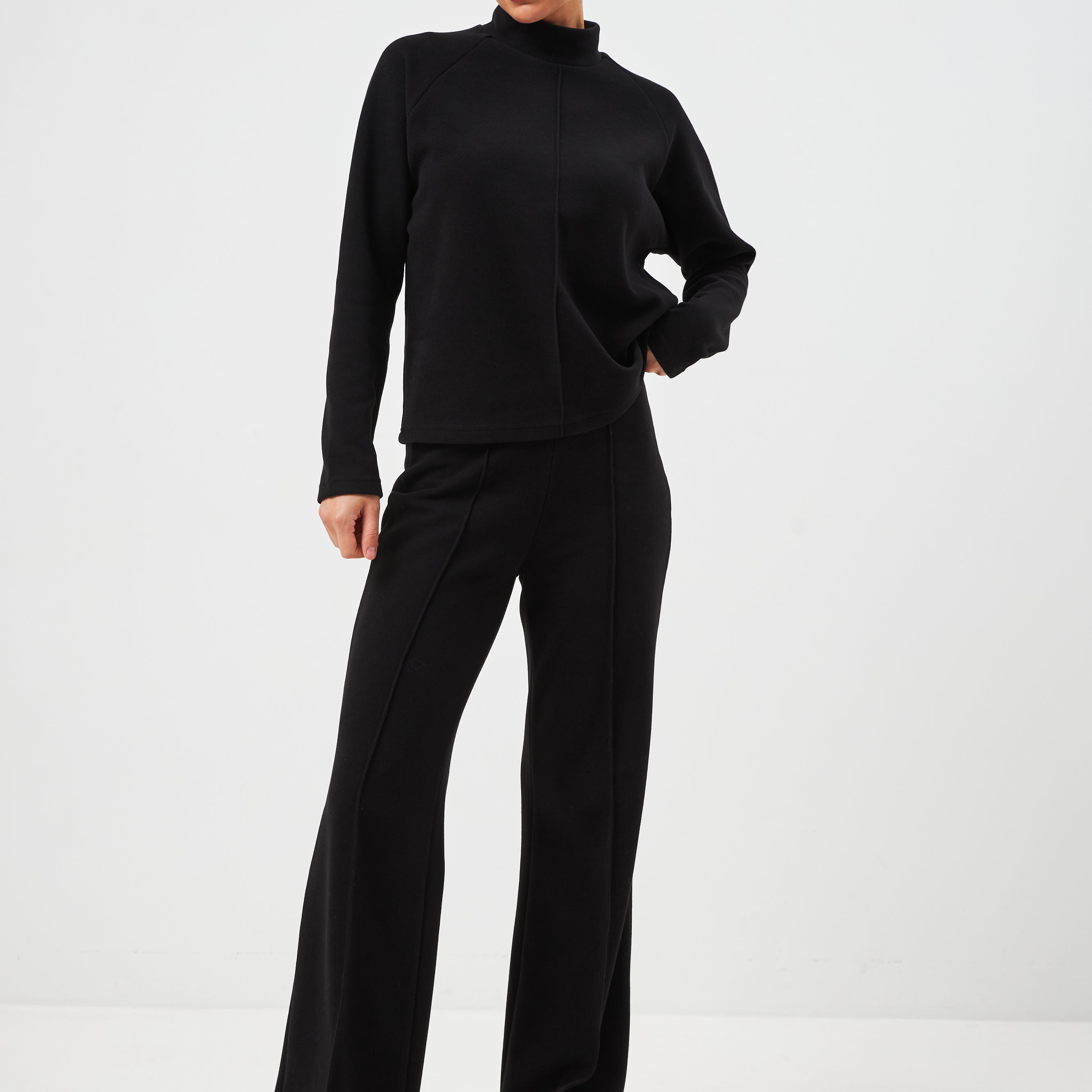 Штани з декоративними швами