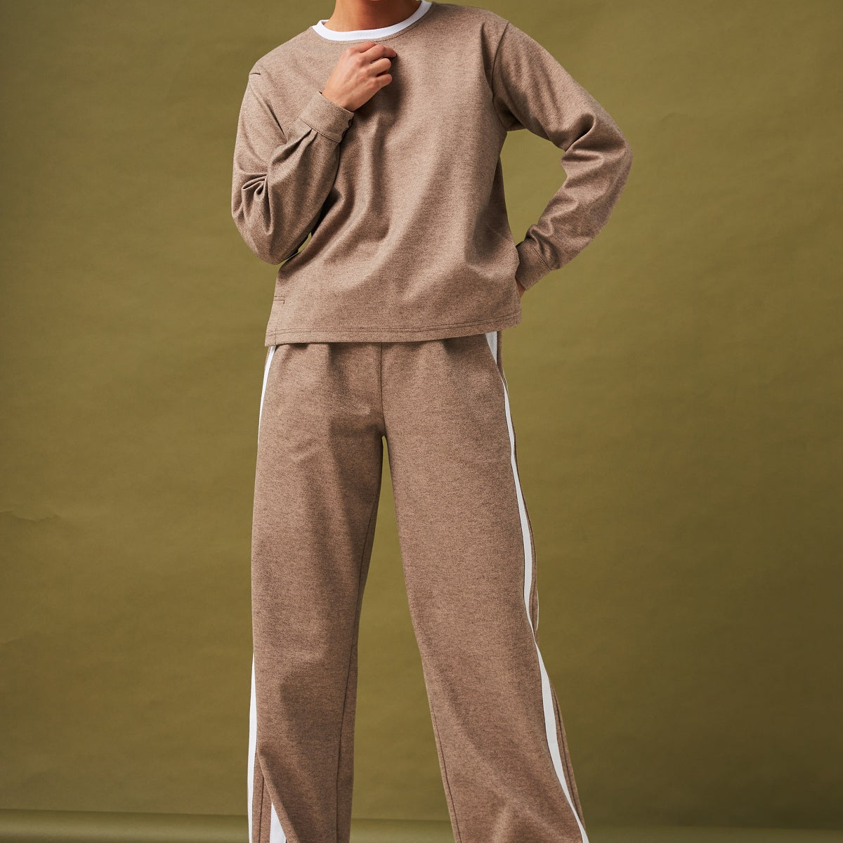 Штани з кантом і розрізами