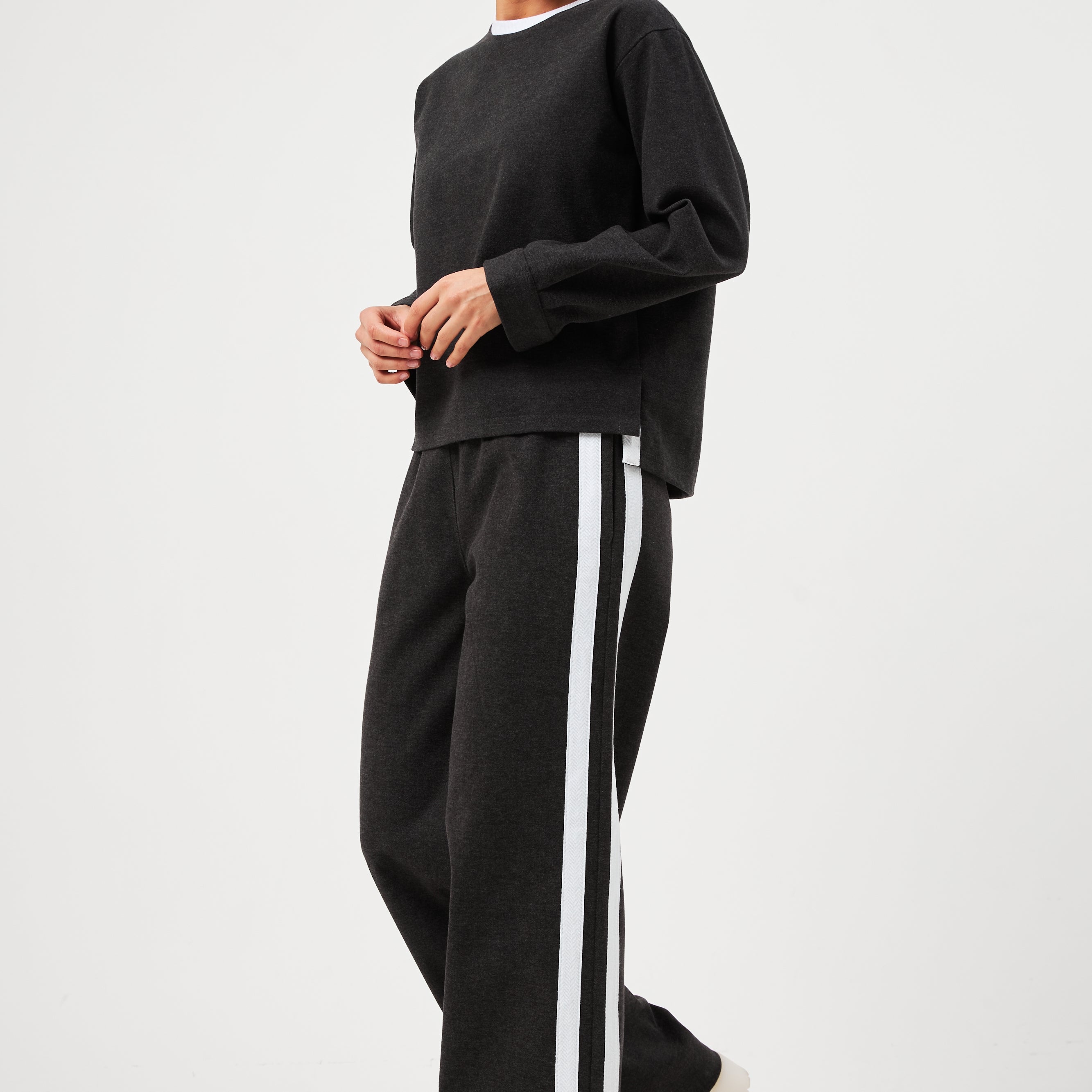 Штани з кантом і розрізами