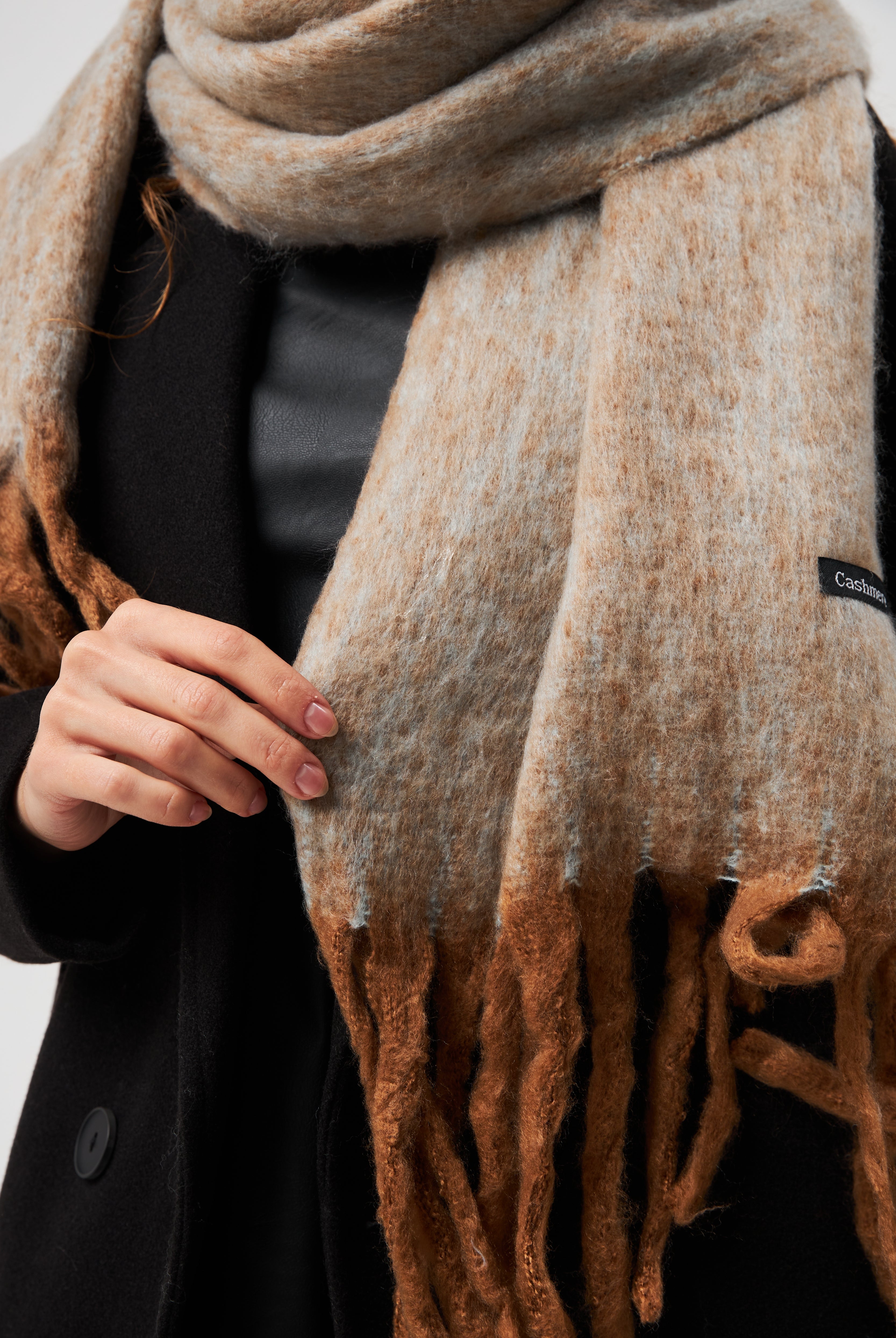 Коричневий