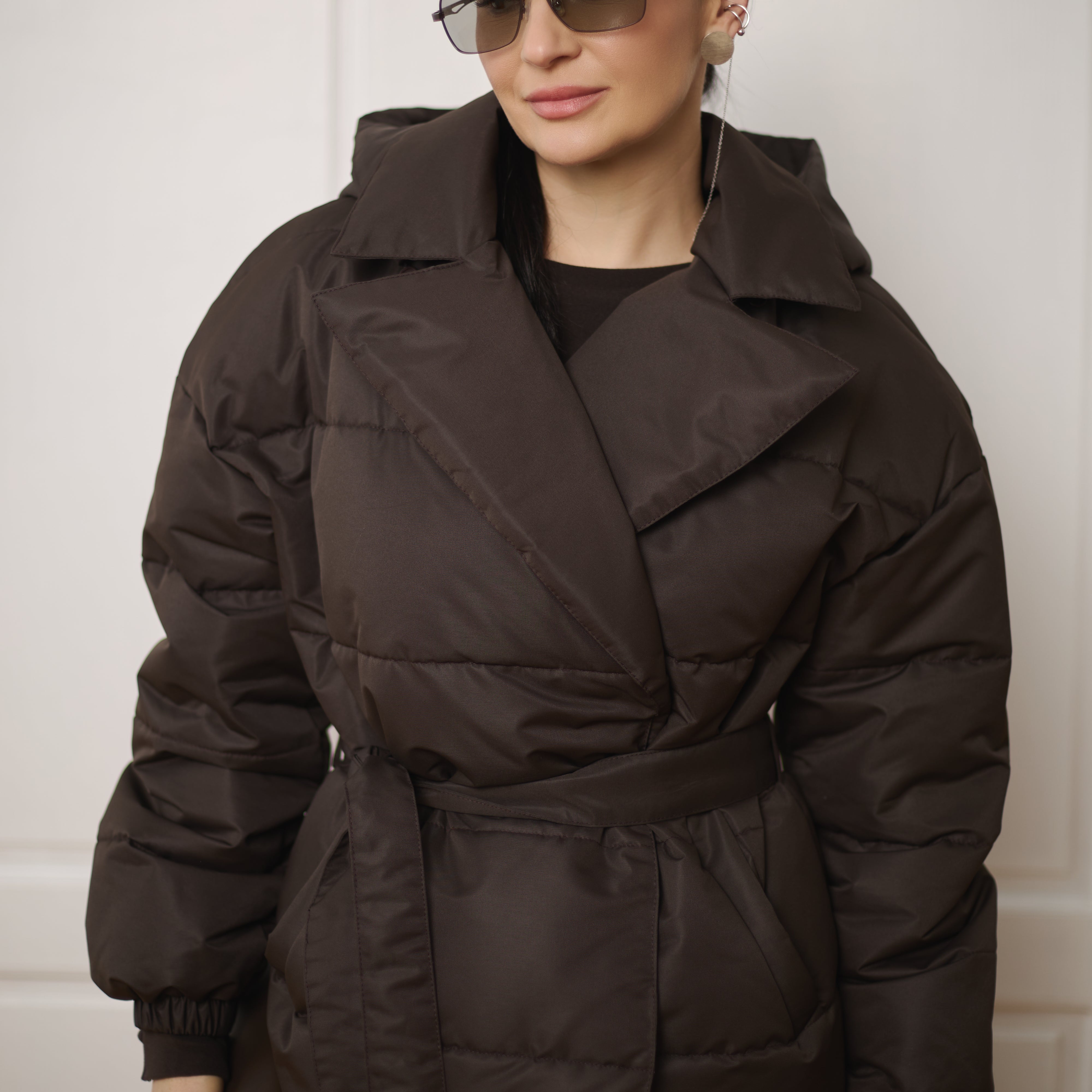 Жіноча куртка-пуховик «Oversize» з поясом та відкладним коміром