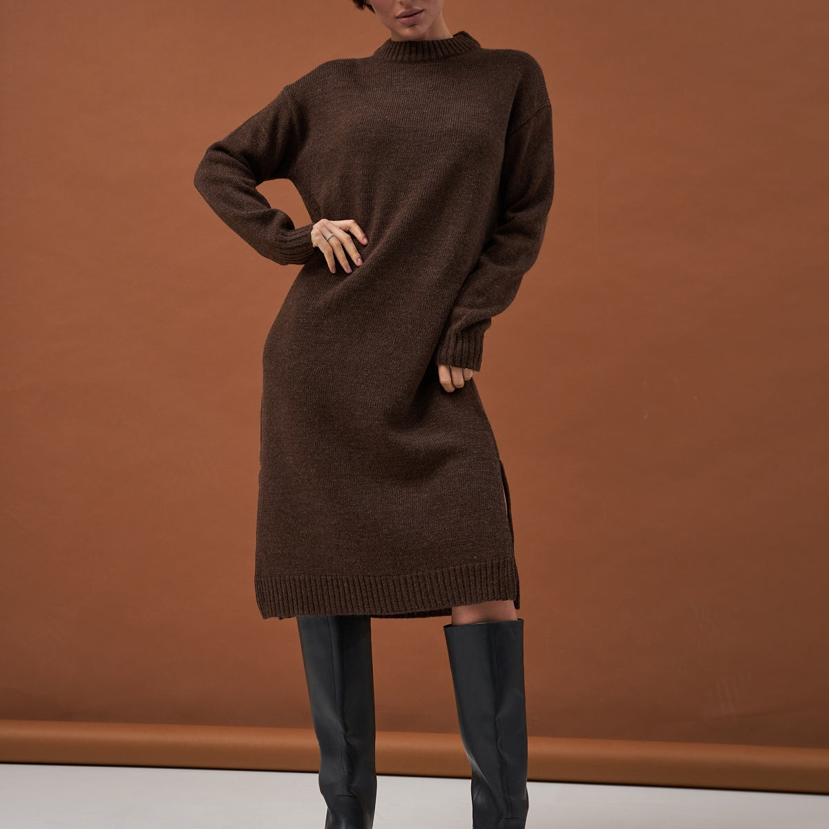 Сукня в'язана з розрізами