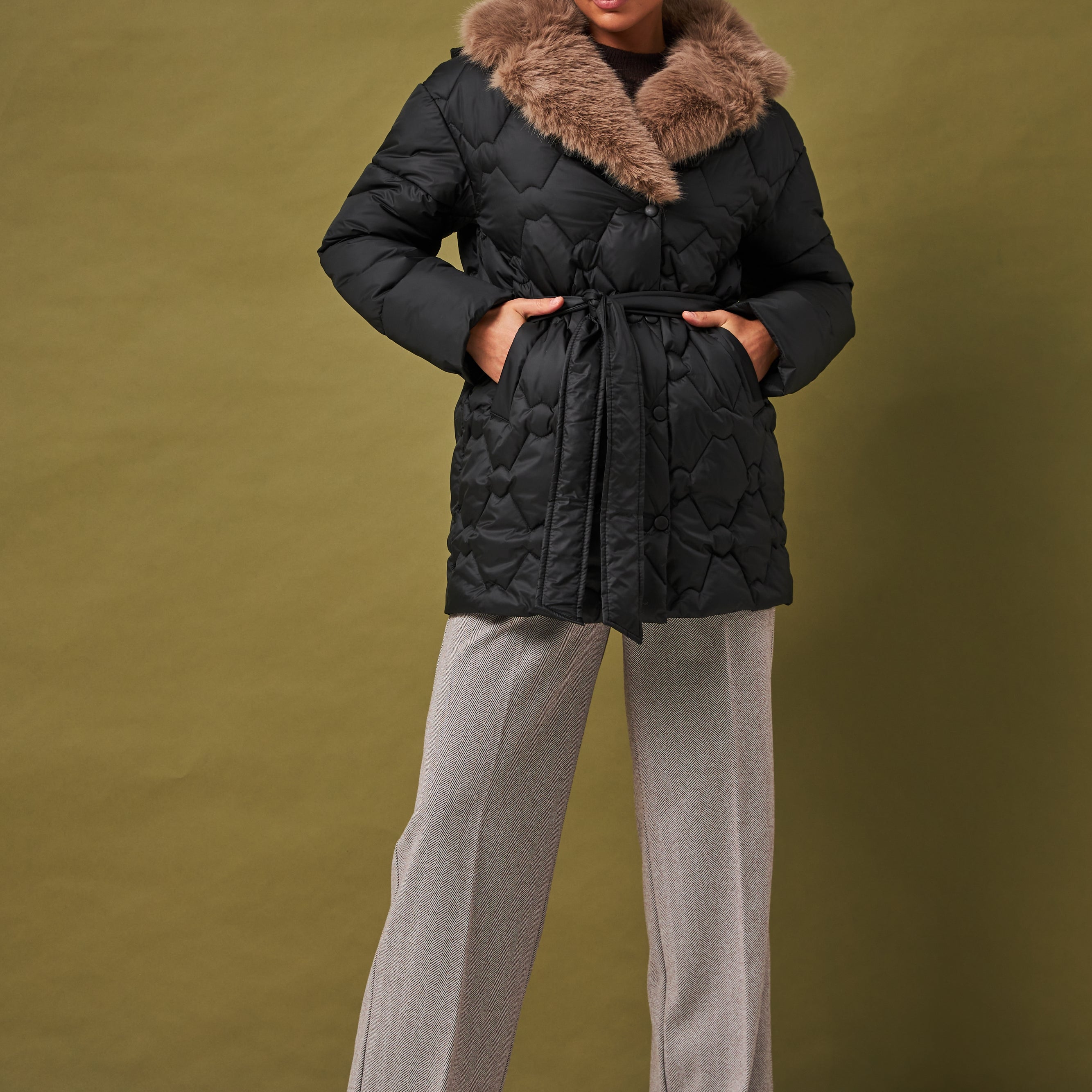 Куртка з відкладним коміром та паском