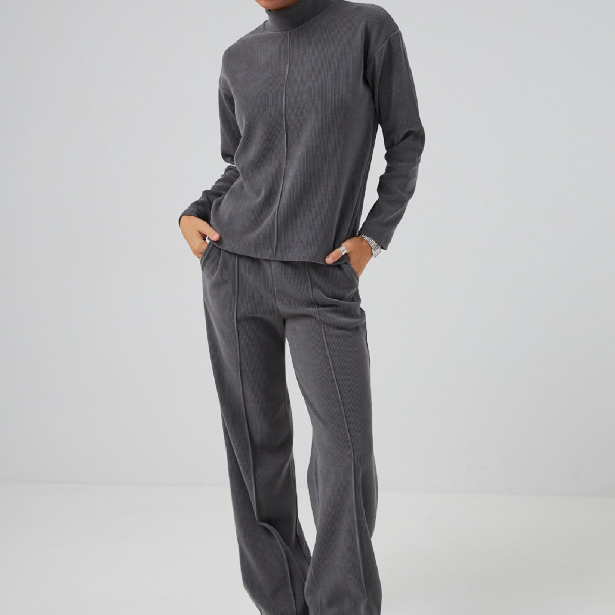 Штани з декоративною строчкою