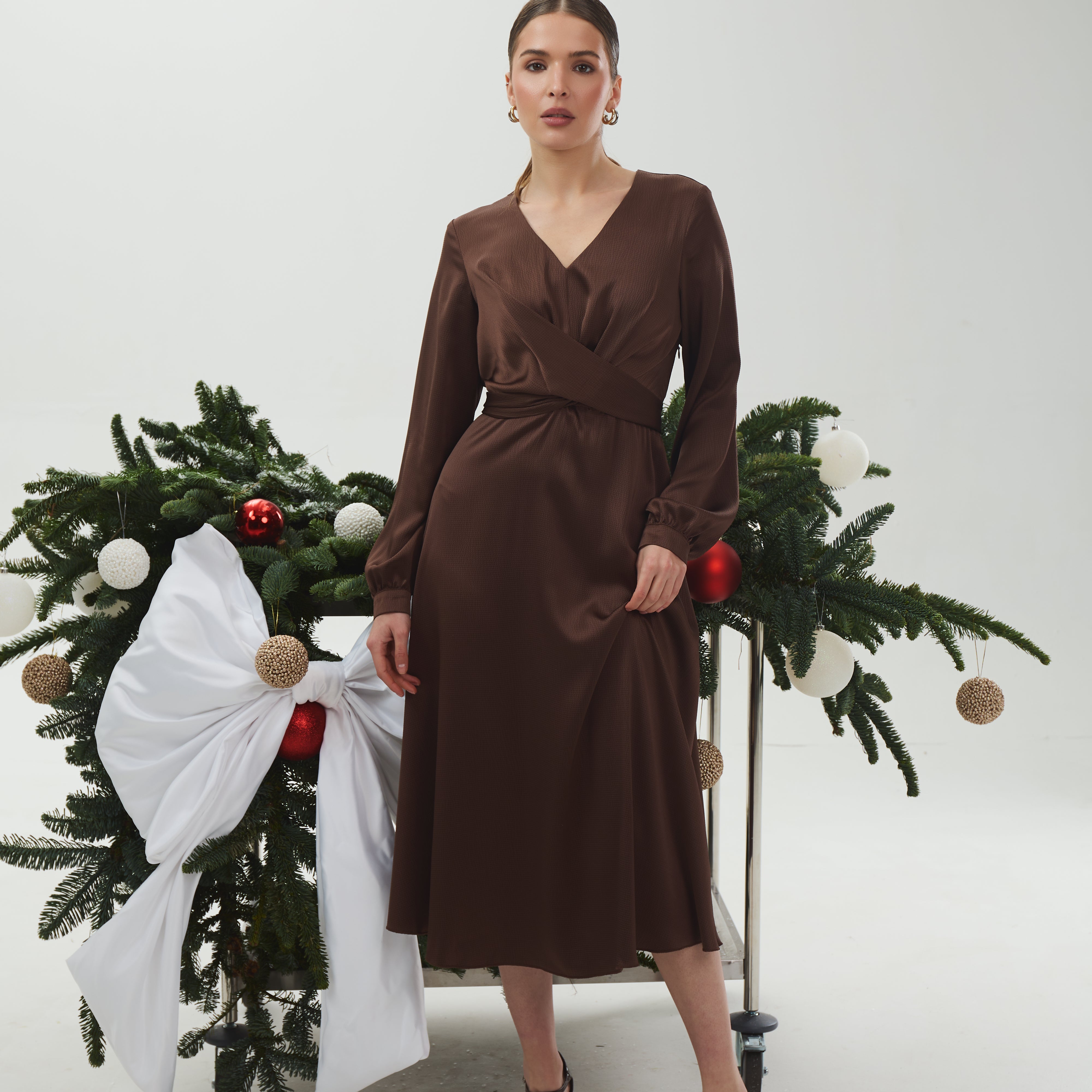 Сукня з перекрутом без коміра