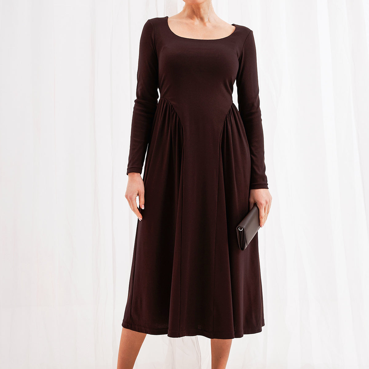 Сукня мідаксі трикотажна з круглим вирізом