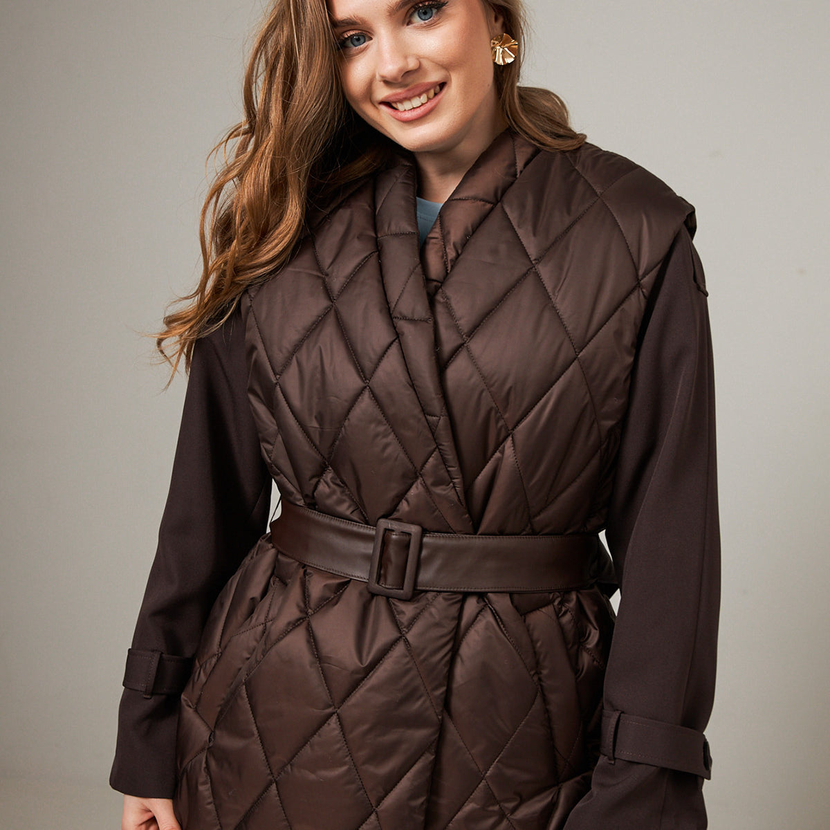 Жилет стьобаний на запах з поясом