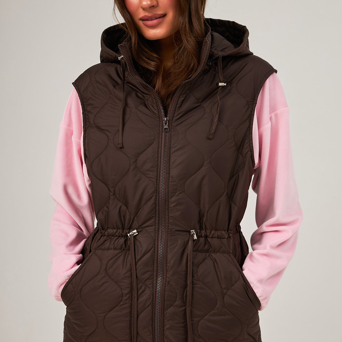 Жилет стьобаний з накладними кишенями