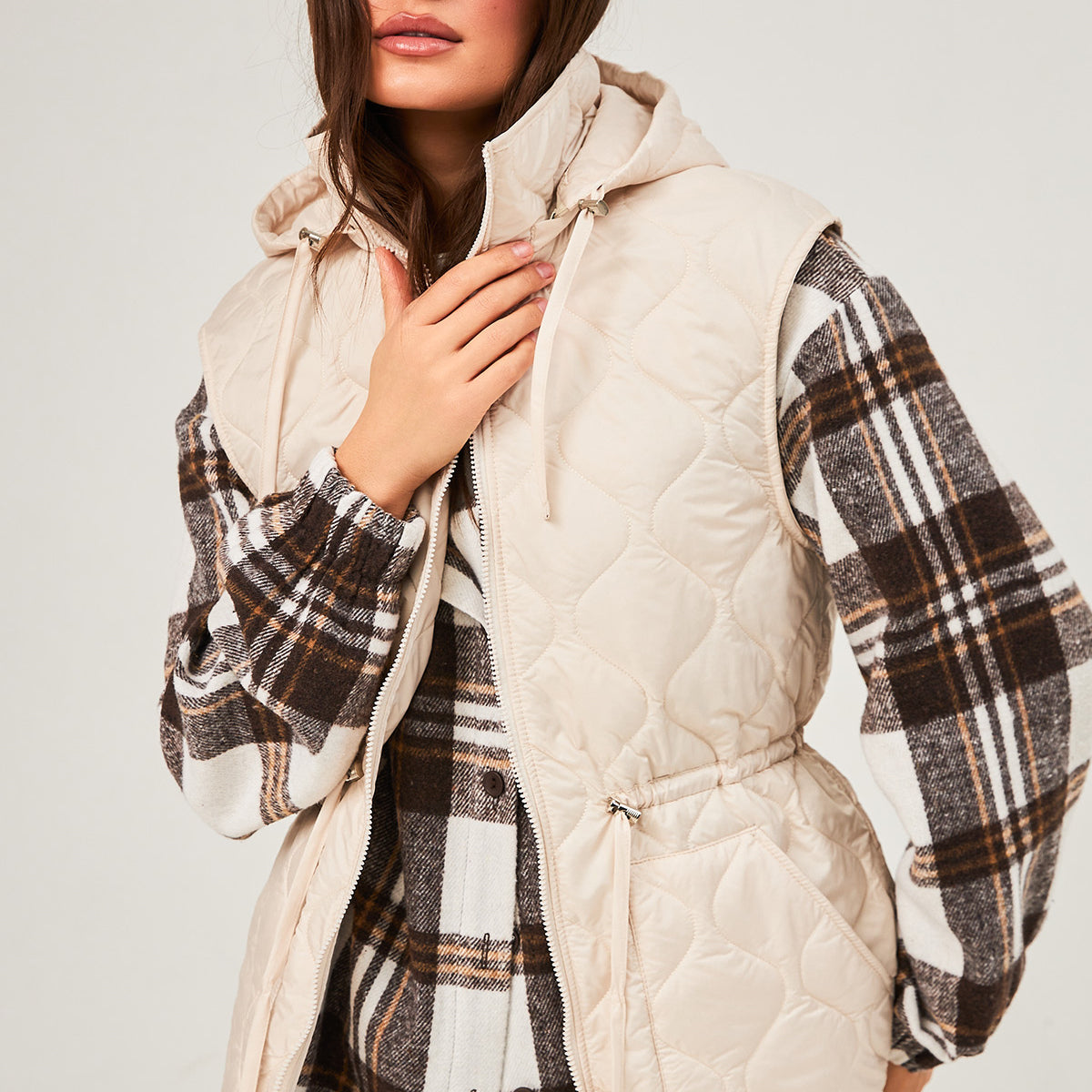 Жилет стьобаний з накладними кишенями